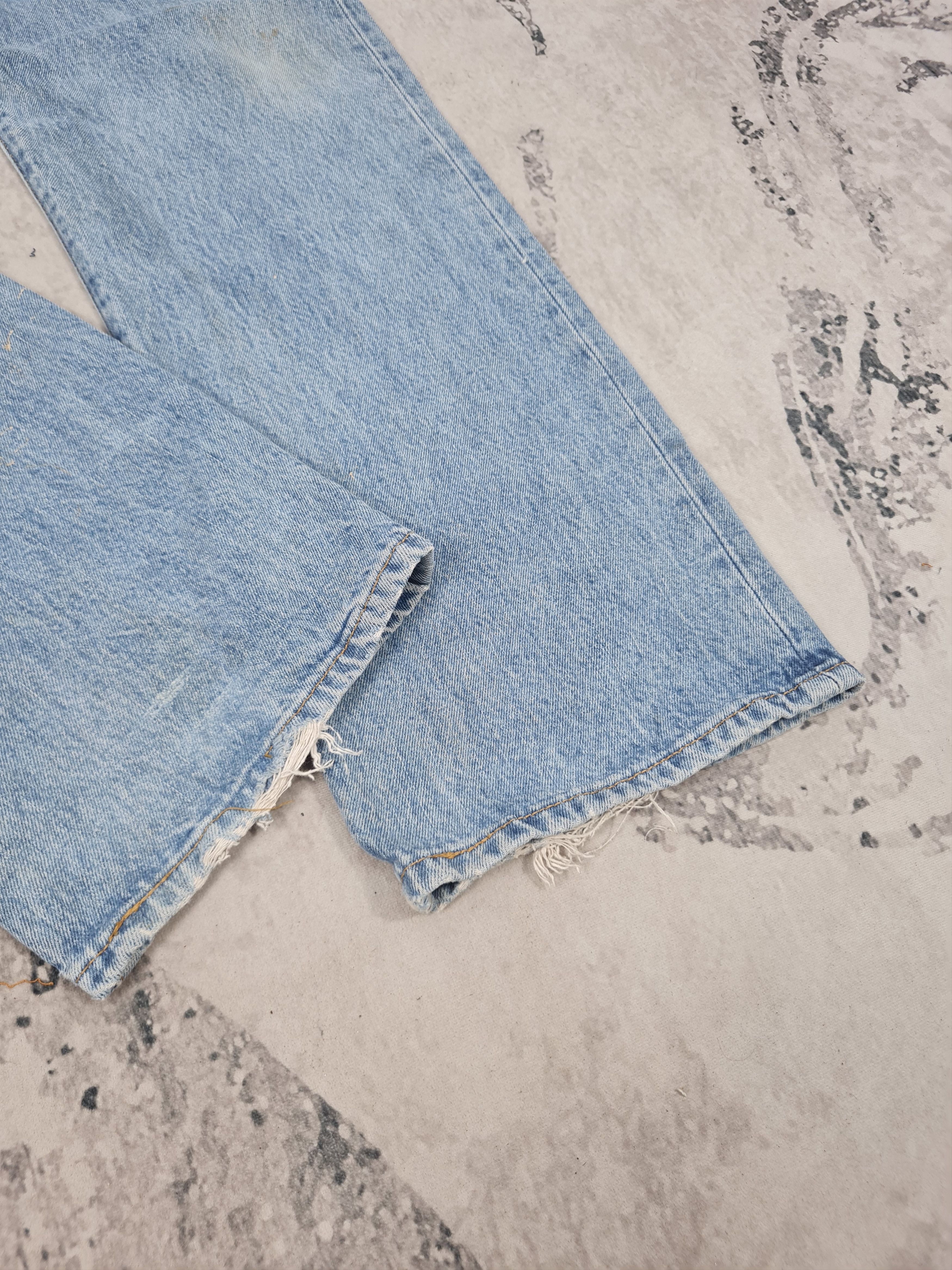 Levi's Vintage Clothing Vtg LEVIS 501 Rusty Stain Light Blue Jeans L0348 Size 34X32 Size US 34 / EU 50 - 12 Thumbnail