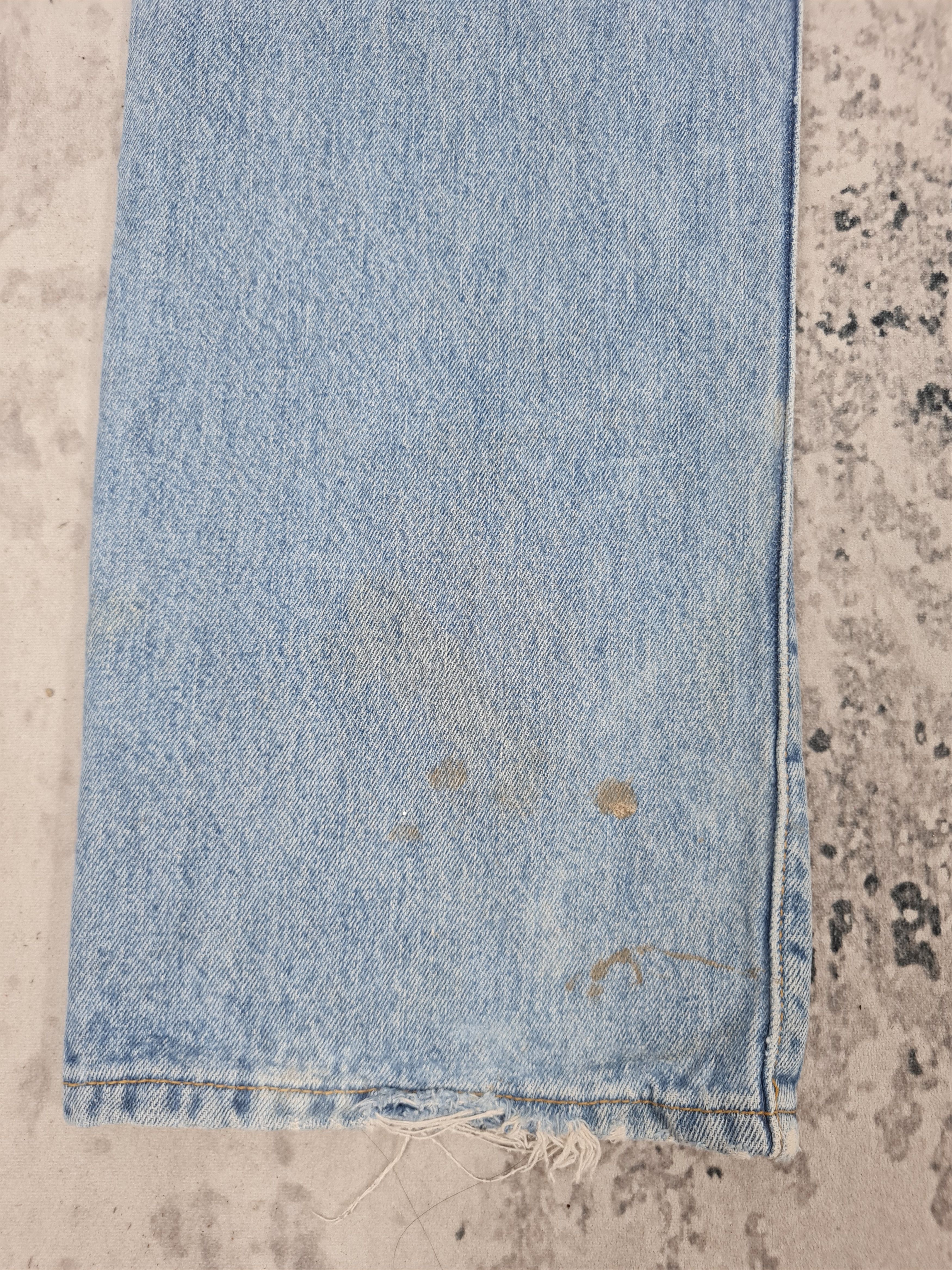 Levi's Vintage Clothing Vtg LEVIS 501 Rusty Stain Light Blue Jeans L0348 Size 34X32 Size US 34 / EU 50 - 6 Thumbnail