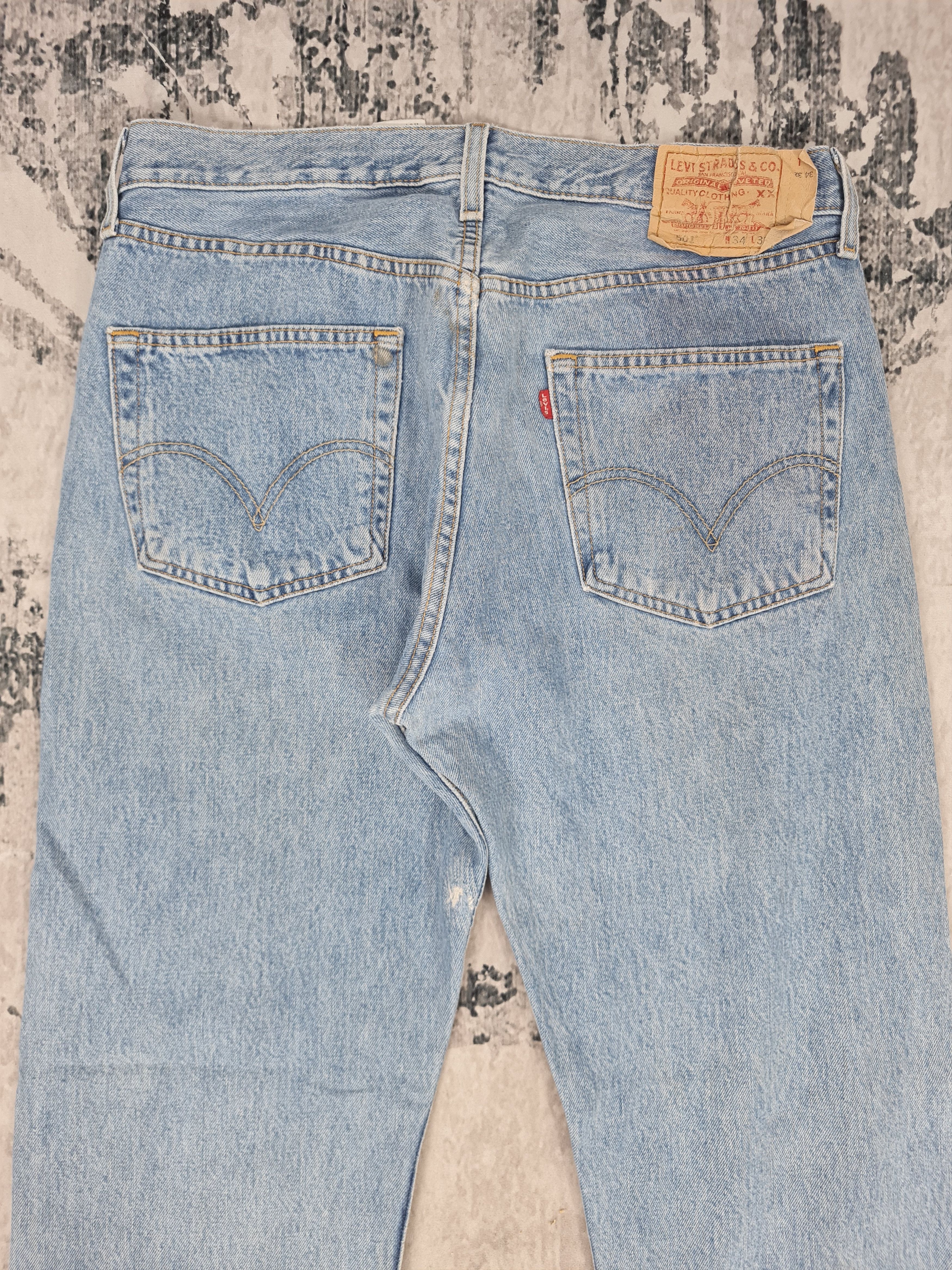 Levi's Vintage Clothing Vtg LEVIS 501 Rusty Stain Light Blue Jeans L0348 Size 34X32 Size US 34 / EU 50 - 8 Thumbnail