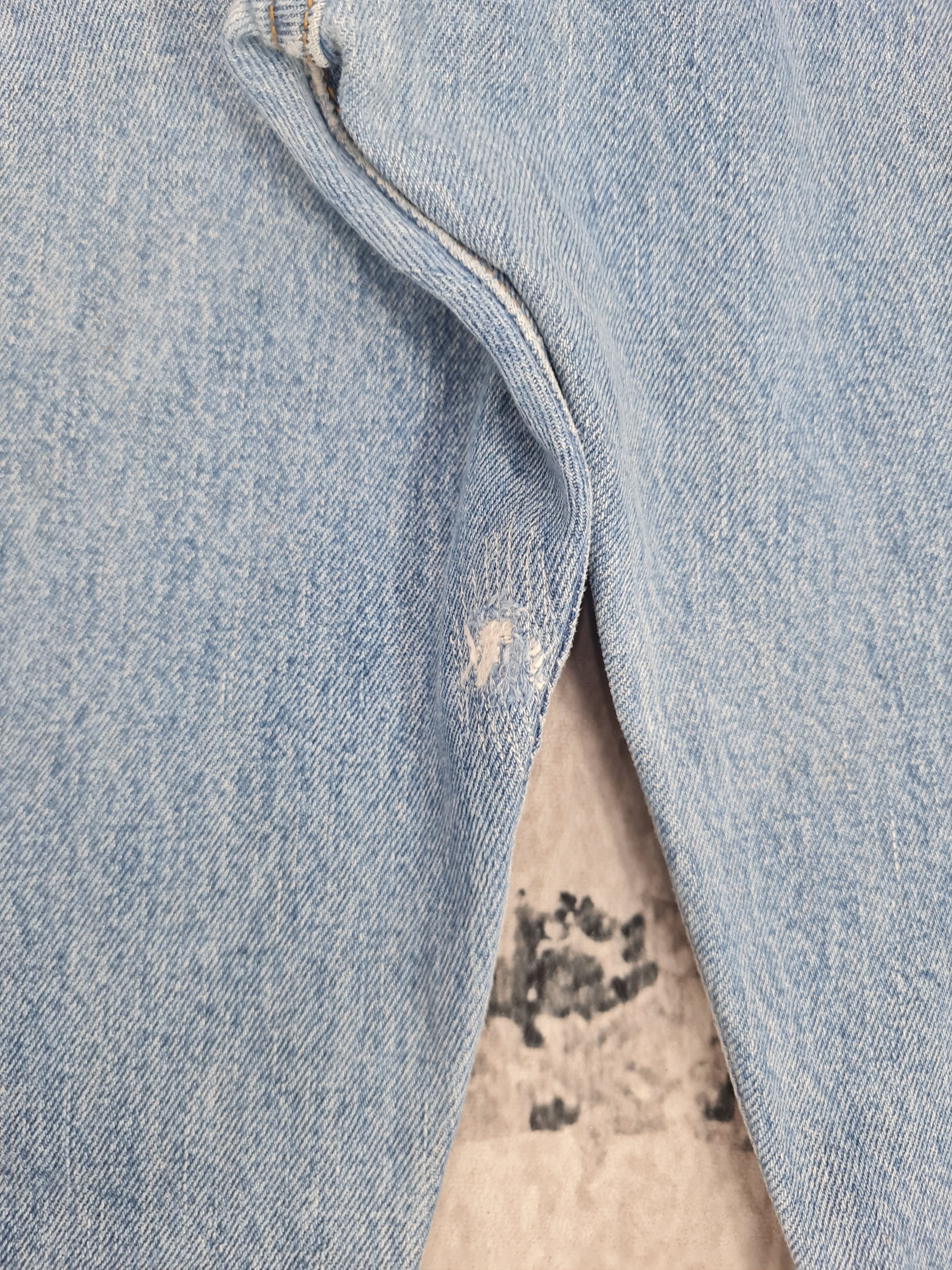 Levi's Vintage Clothing Vtg LEVIS 501 Rusty Stain Light Blue Jeans L0348 Size 34X32 Size US 34 / EU 50 - 11 Thumbnail