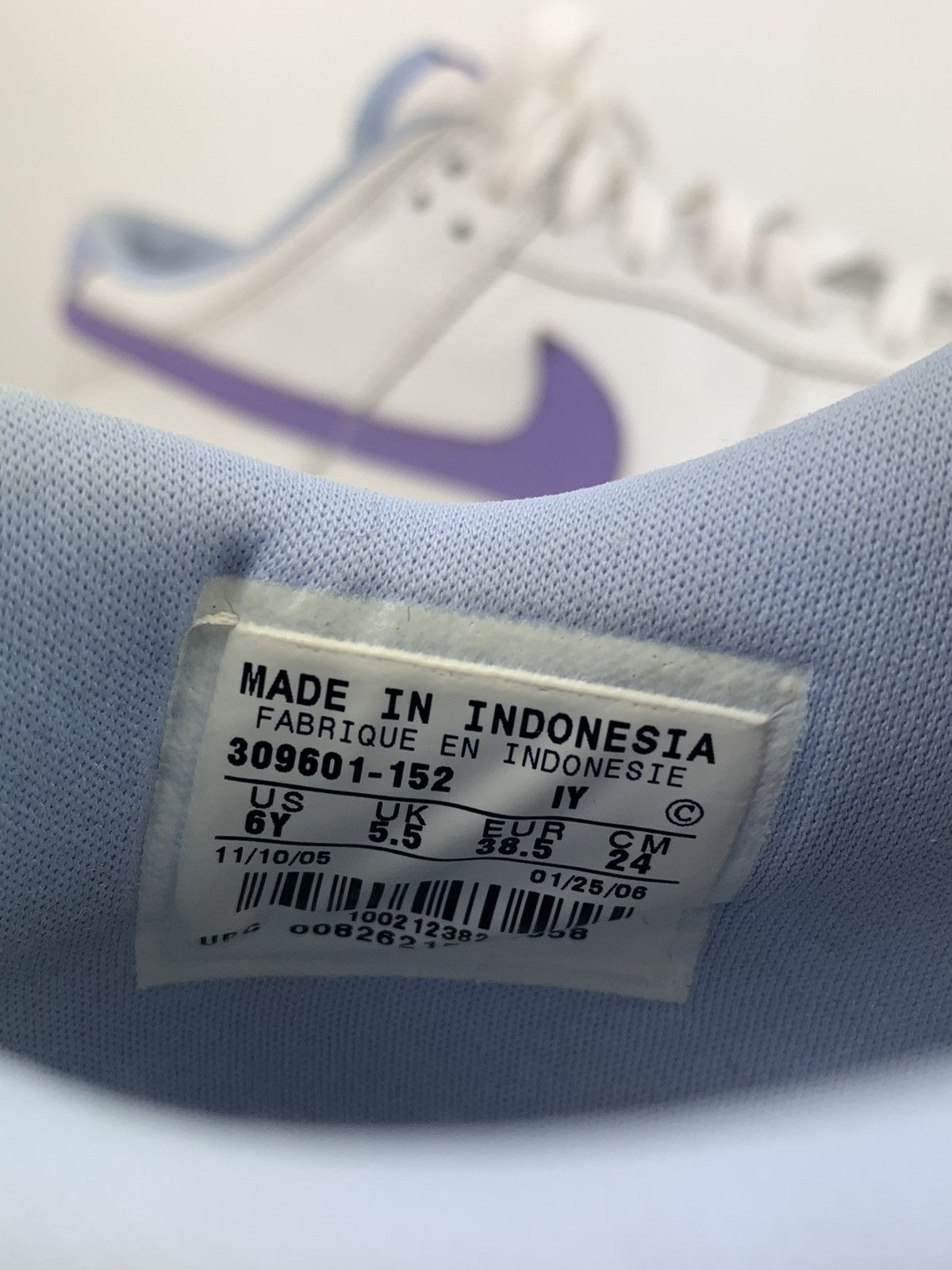 Nike × Vintage 2005 Nike Dunk Low Grape Cooler White-Purple/Grape WMNS Size US 8.5 / IT 38.5 - 12 Thumbnail