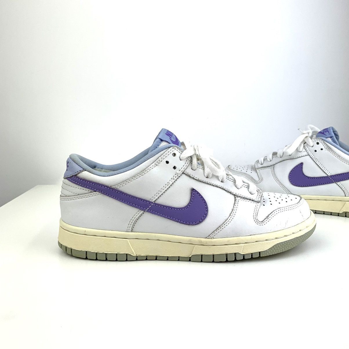 Nike × Vintage 2005 Nike Dunk Low Grape Cooler White-Purple/Grape WMNS Size US 8.5 / IT 38.5 - 4 Thumbnail