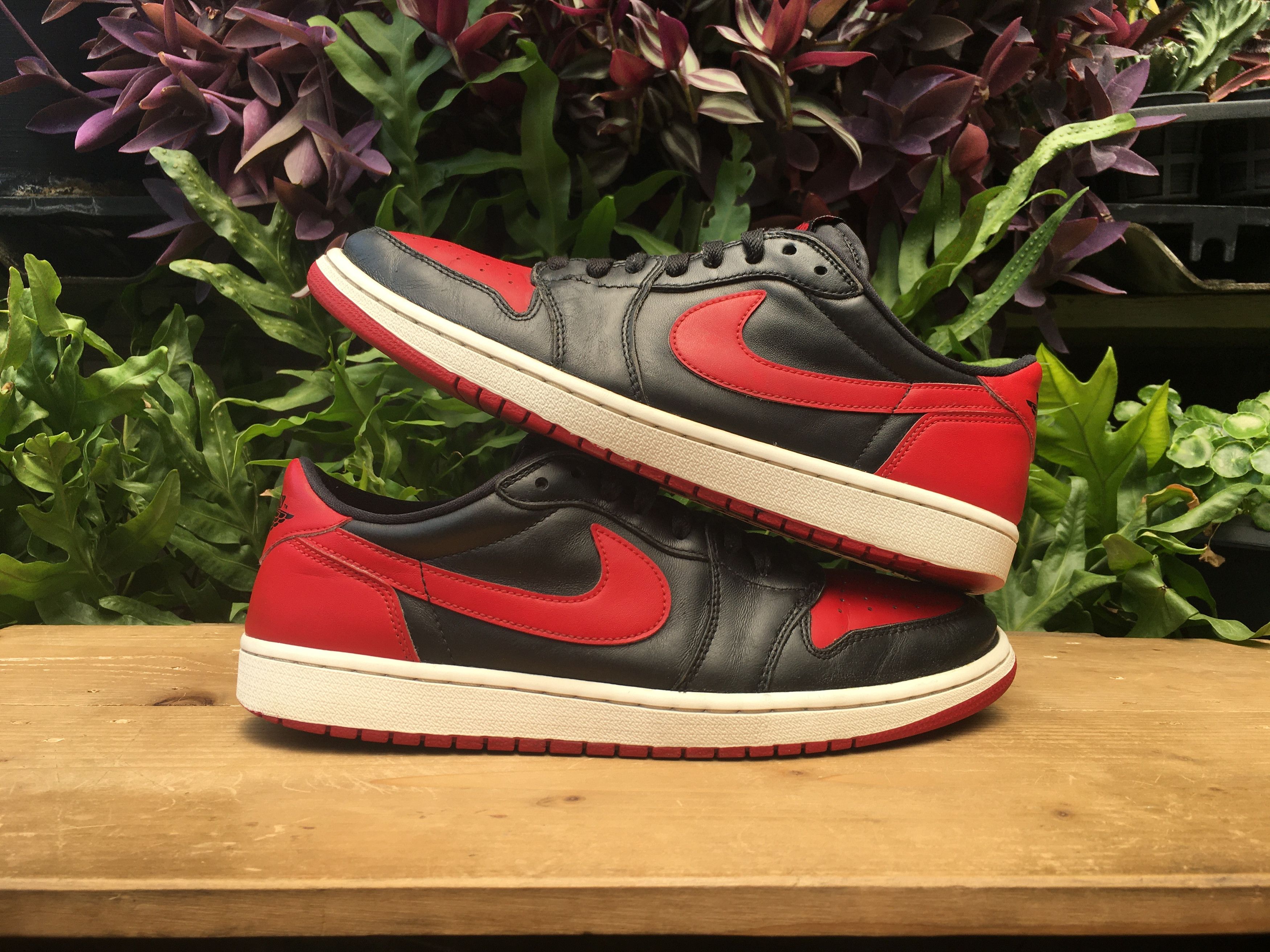 Jordan Brand × Nike 🔥 Nike Air Jordan 1 Retro Low OG Bred 2015 Size US 10.5 / EU 43-44 - 3 Thumbnail