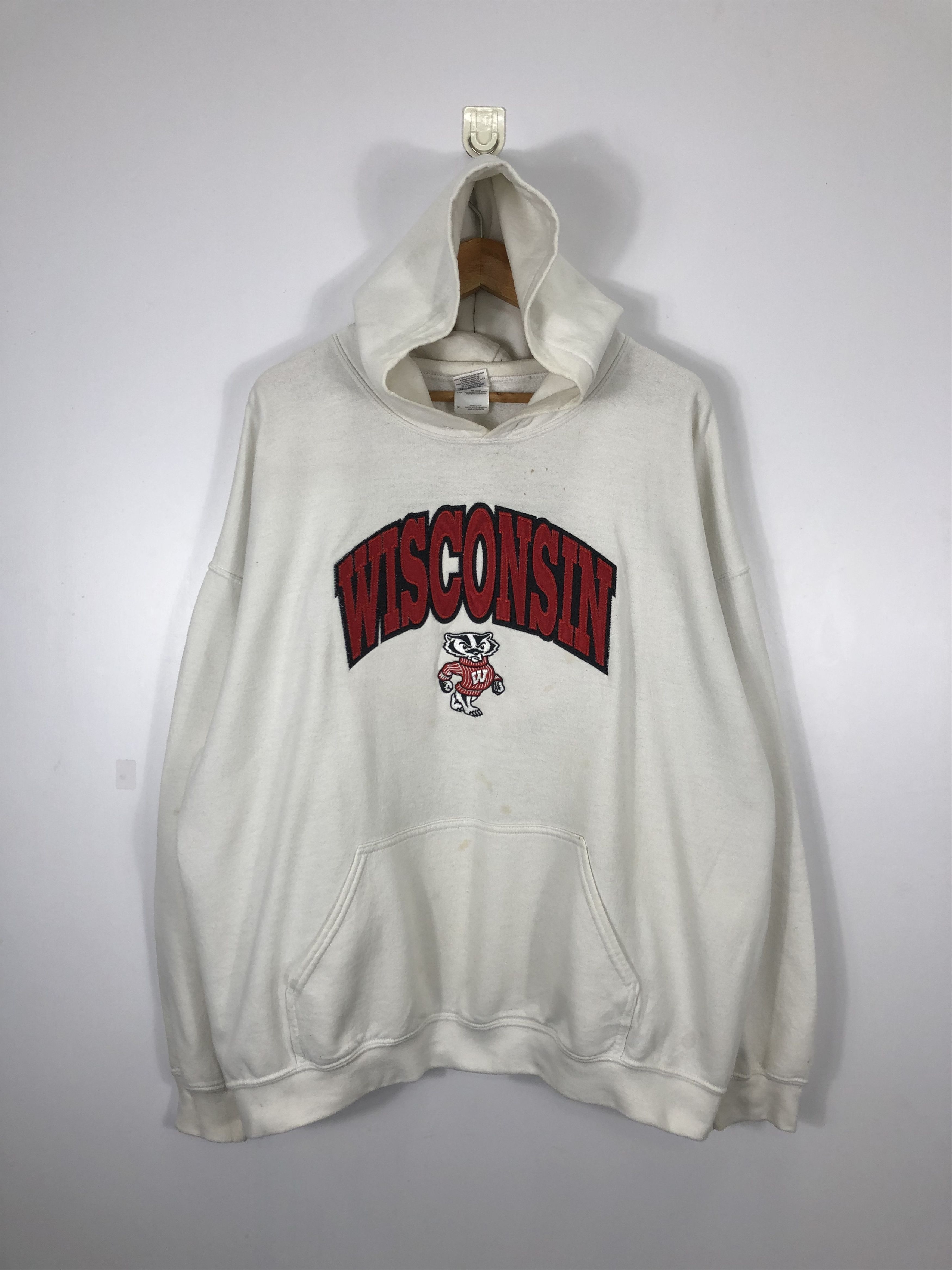NCAA × NFL × Vintage Vintage Wisconsin Badgers Football NCAA Team Hoodie Jumper Size US XL / EU 56 / 4 - 1 Thumbnail