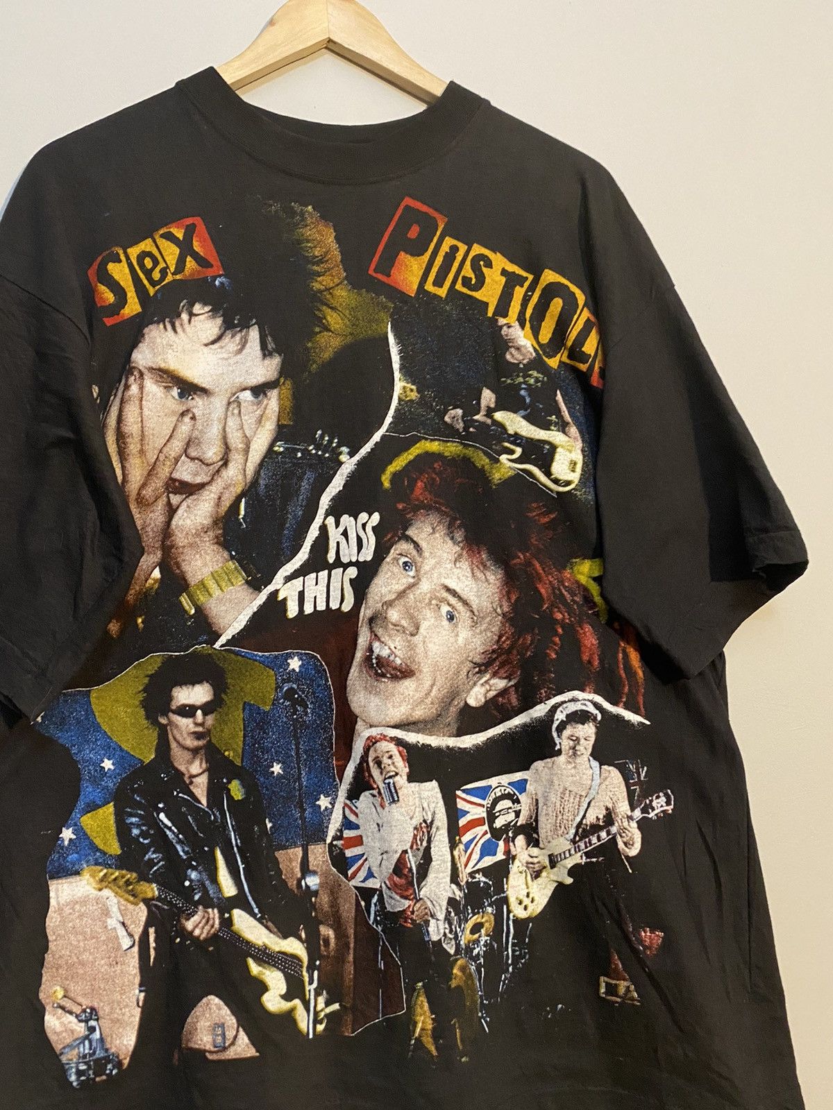 Band Tees 90s Sex Pistols Kiss This Vintage Empire Punk Band Tshirt Size US L / EU 52-54 / 3 - 3 Thumbnail