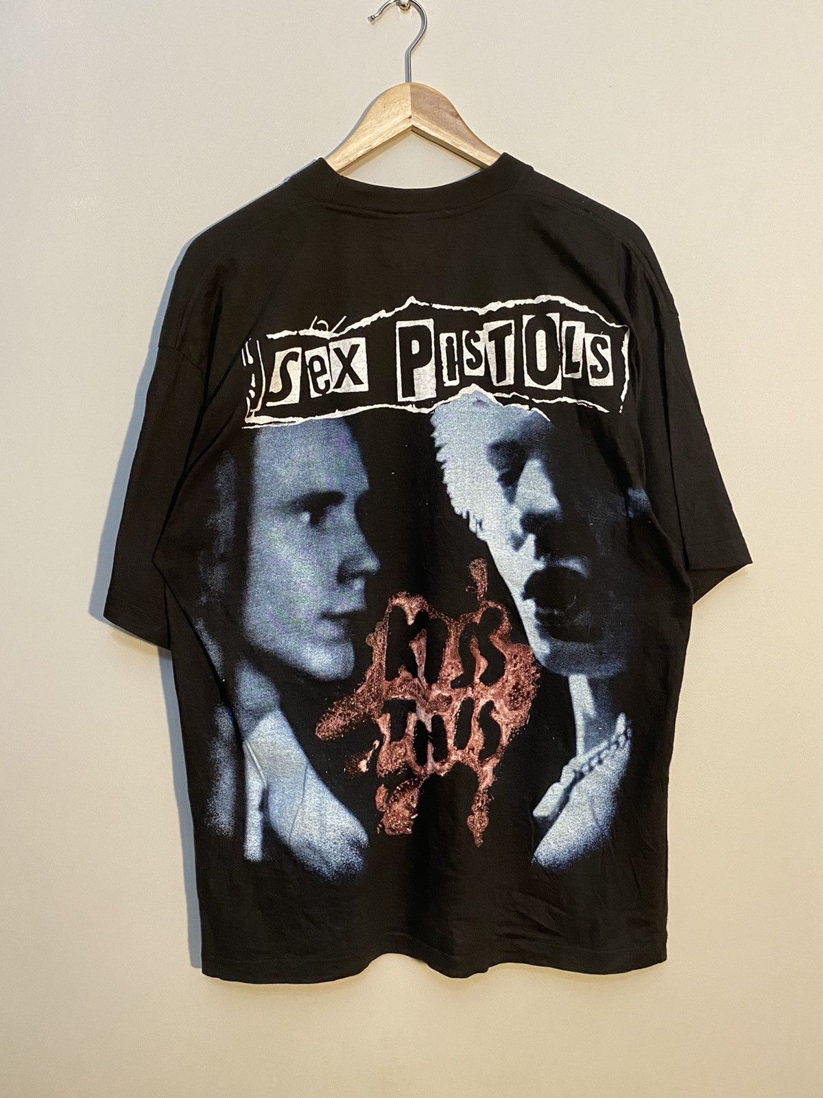 Band Tees 90s Sex Pistols Kiss This Vintage Empire Punk Band Tshirt Size US L / EU 52-54 / 3 - 1 Thumbnail
