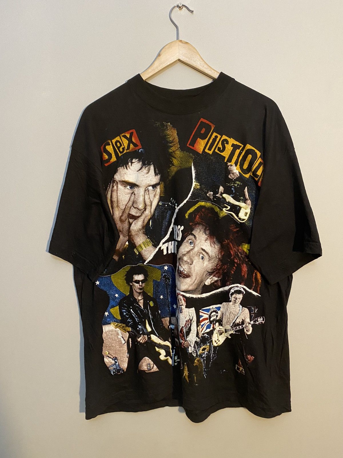 Band Tees 90s Sex Pistols Kiss This Vintage Empire Punk Band Tshirt Size US L / EU 52-54 / 3 - 2 Thumbnail