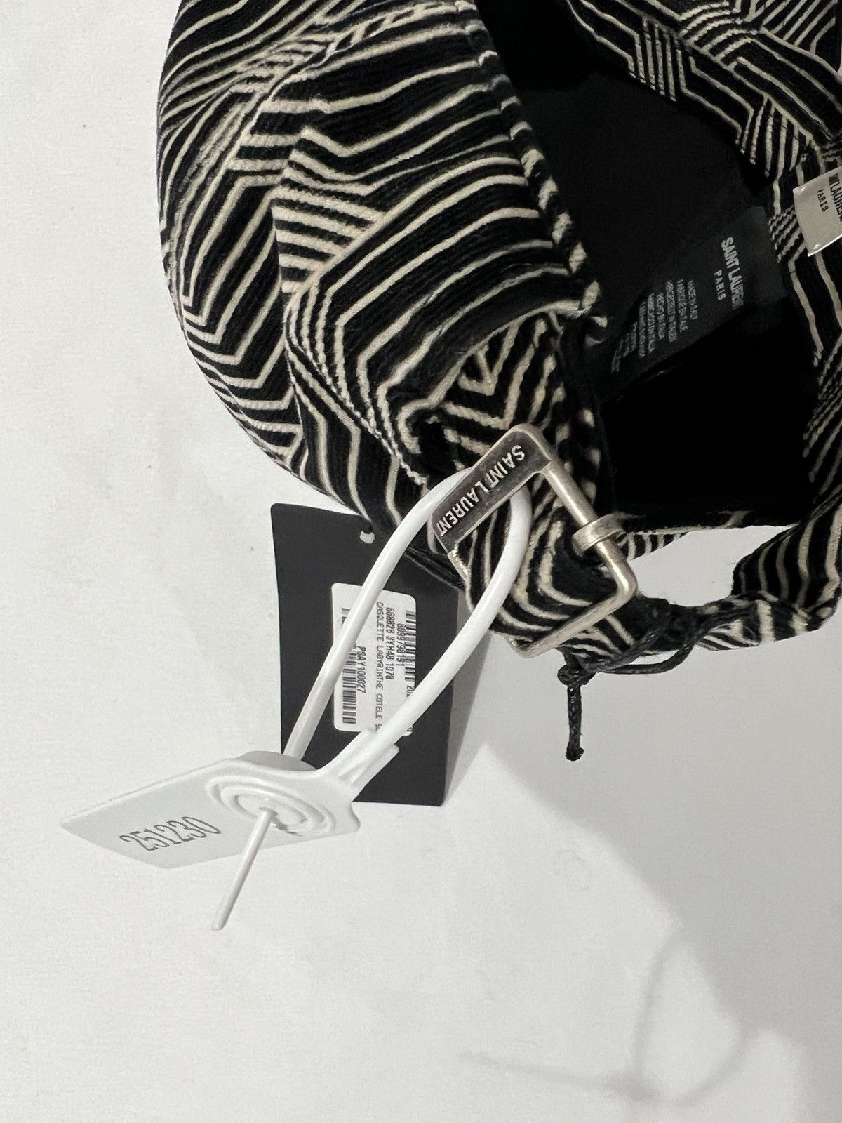 Saint Laurent Paris Saint Laurent corduroy baseball hat. 59/M. $495 Size ONE SIZE - 3 Thumbnail