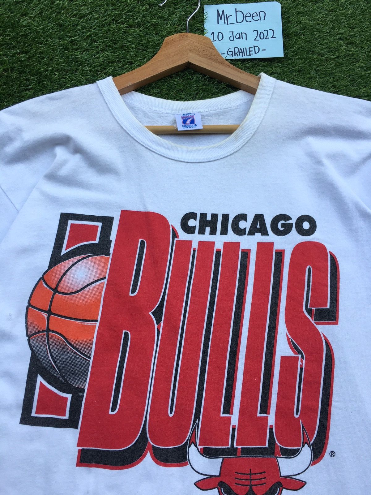 NBA Rare Vintage Chicago Bulls NBA Biglogo Tshirt Size US L / EU 52-54 / 3 - 6 Thumbnail