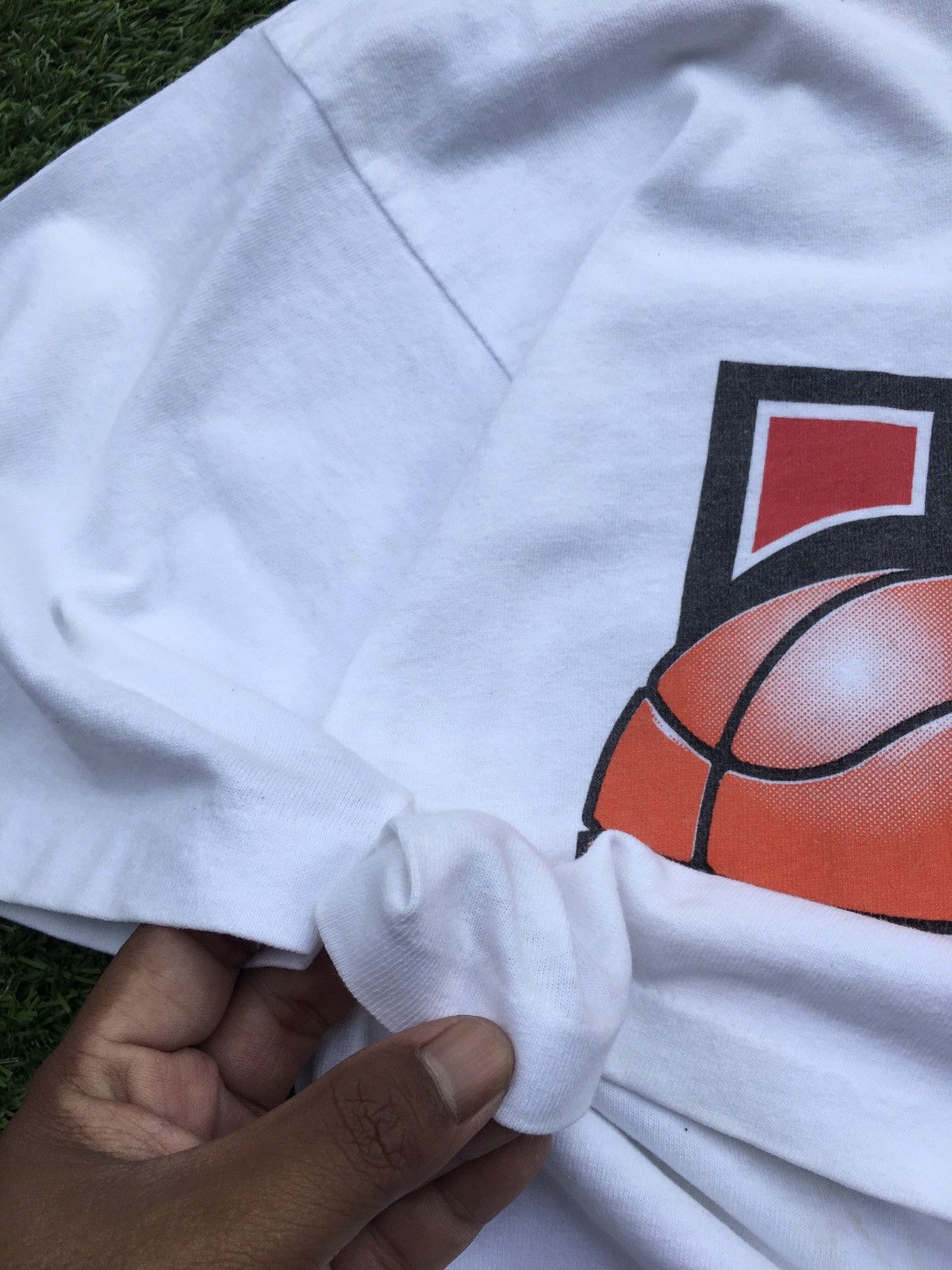 NBA Rare Vintage Chicago Bulls NBA Biglogo Tshirt Size US L / EU 52-54 / 3 - 9 Thumbnail
