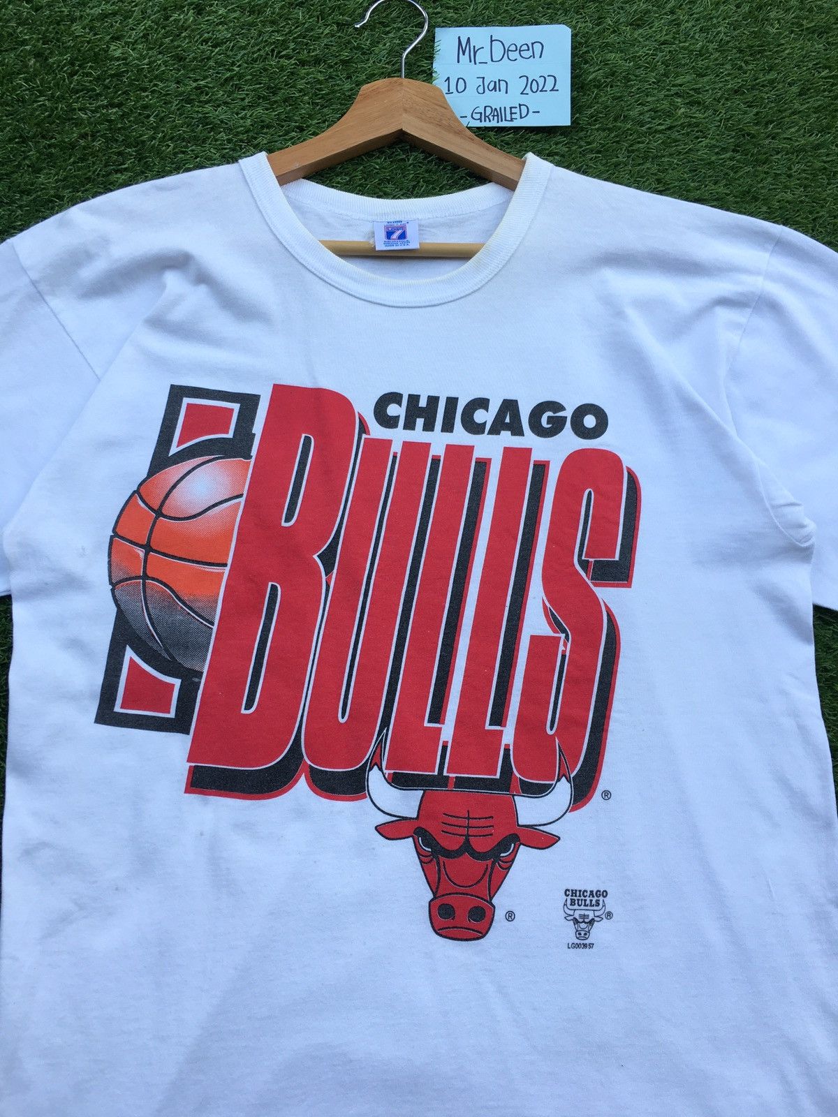NBA Rare Vintage Chicago Bulls NBA Biglogo Tshirt Size US L / EU 52-54 / 3 - 5 Thumbnail