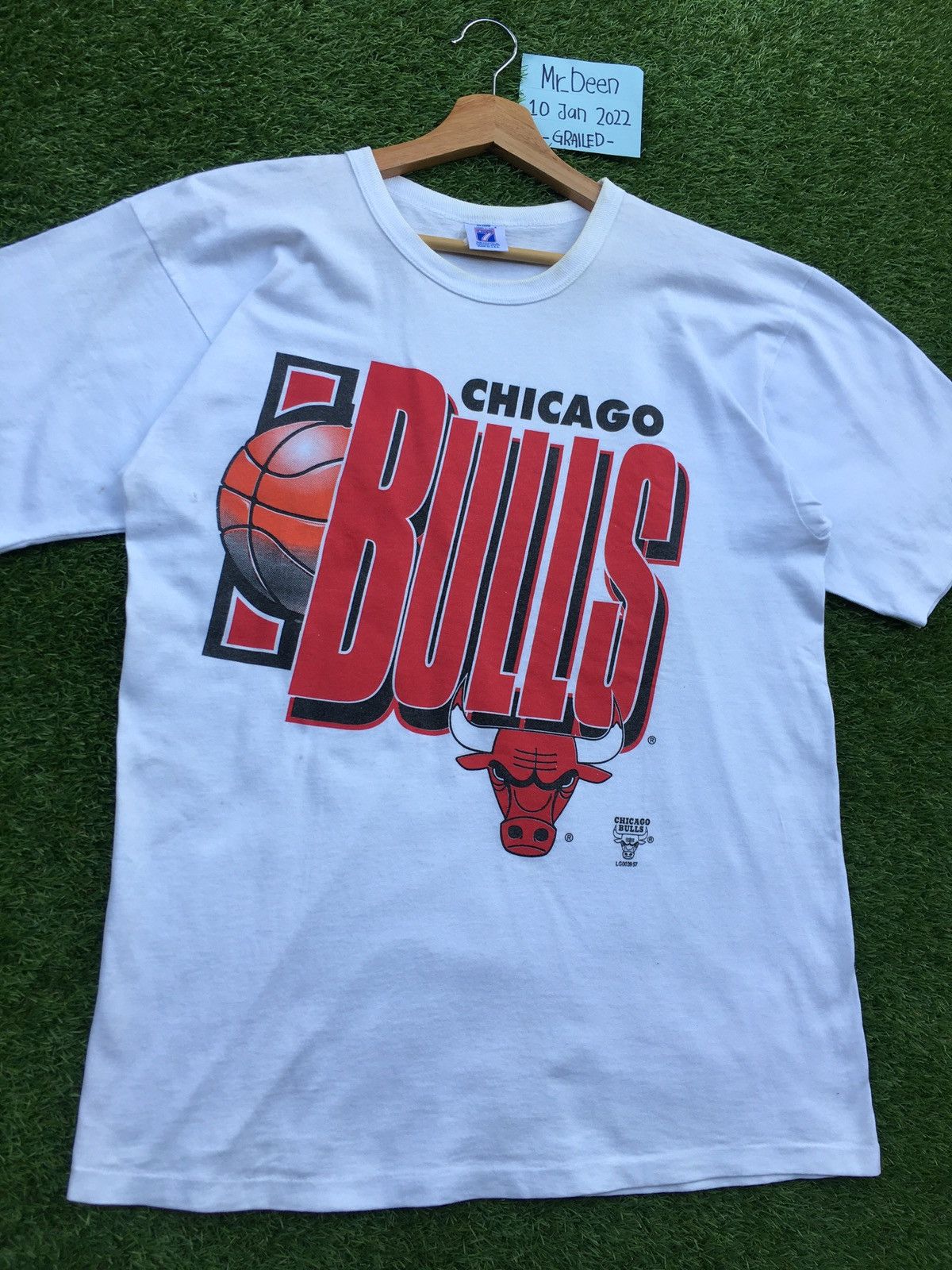 NBA Rare Vintage Chicago Bulls NBA Biglogo Tshirt Size US L / EU 52-54 / 3 - 3 Thumbnail