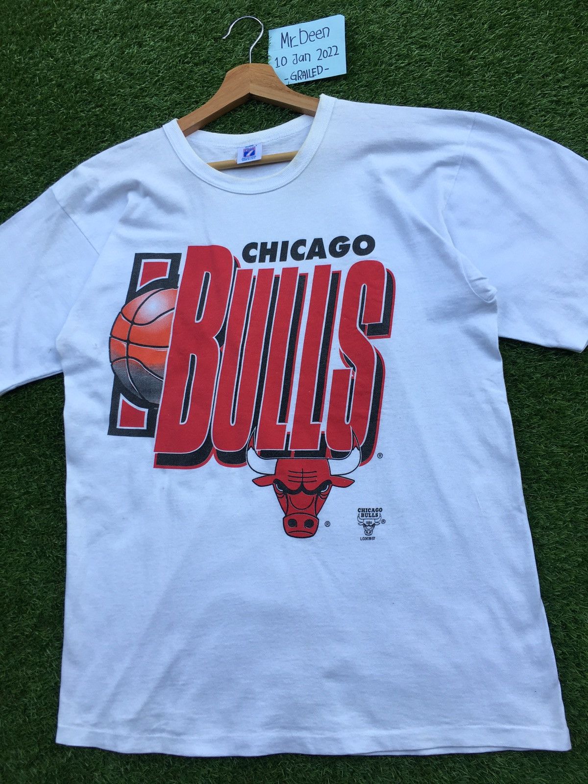 NBA Rare Vintage Chicago Bulls NBA Biglogo Tshirt Size US L / EU 52-54 / 3 - 4 Thumbnail