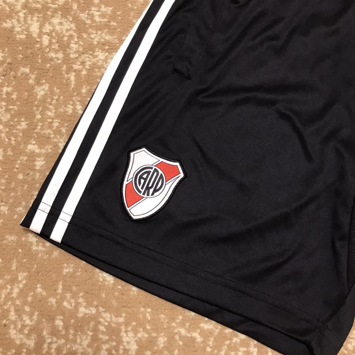 Adidas Vintage Adidas shorts streetwear football y2k style size M Size US 32 / EU 48 - 2 Thumbnail