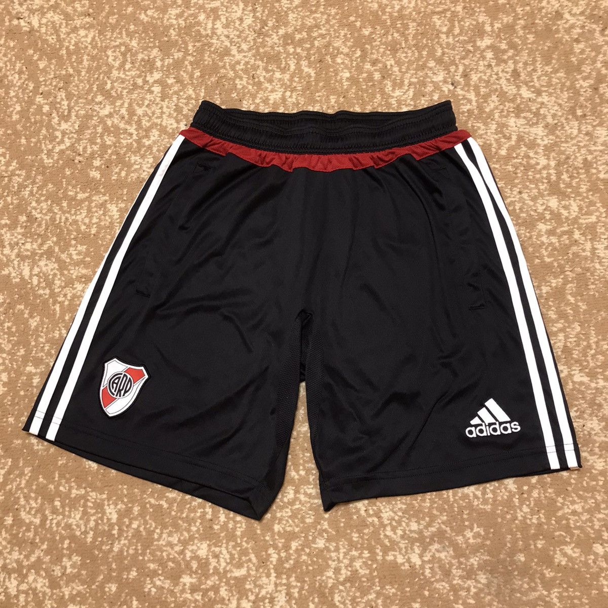 Adidas Vintage Adidas shorts streetwear football y2k style size M Size US 32 / EU 48 - 1 Thumbnail