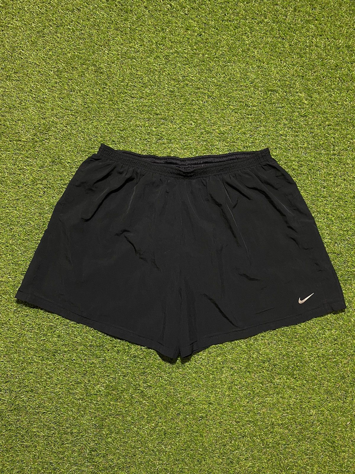 Nike Vintage Nike shorts streetwear swoosh casual y2k size XL Size US 36 / EU 52 - 1 Thumbnail