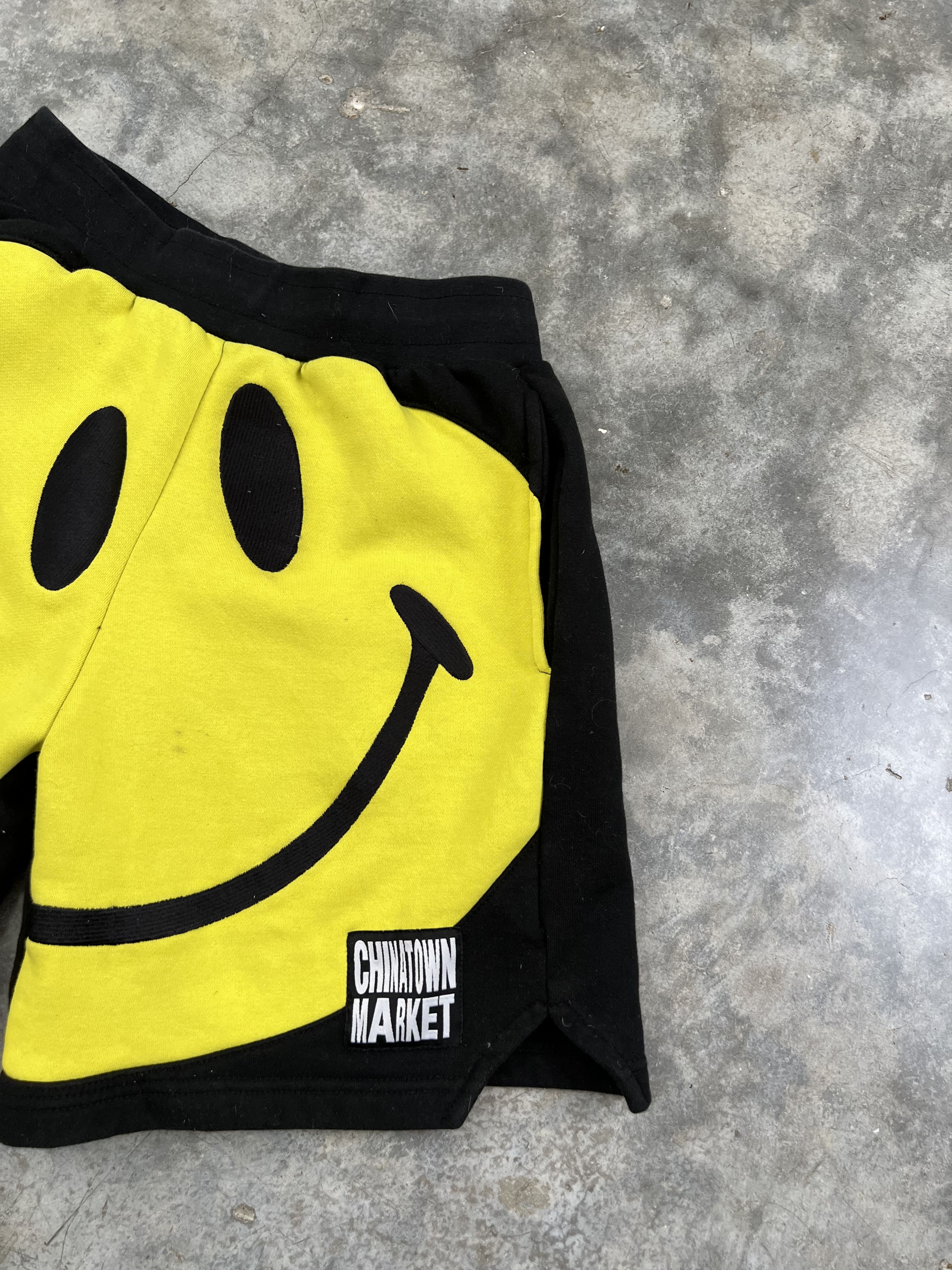 Market Chinatown Market Big Smiley Face Sweat Shorts Small Size US 30 / EU 46 - 2 Thumbnail