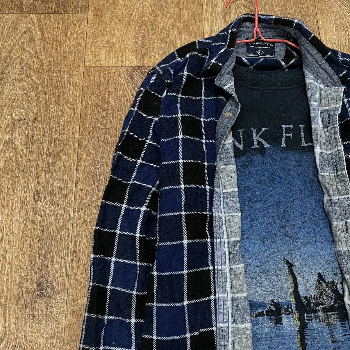 Vintage Vintage Navy Plaid Shirt Graphic Tee Layering Streetwear S Size US S / EU 44-46 / 1 - 5 Thumbnail