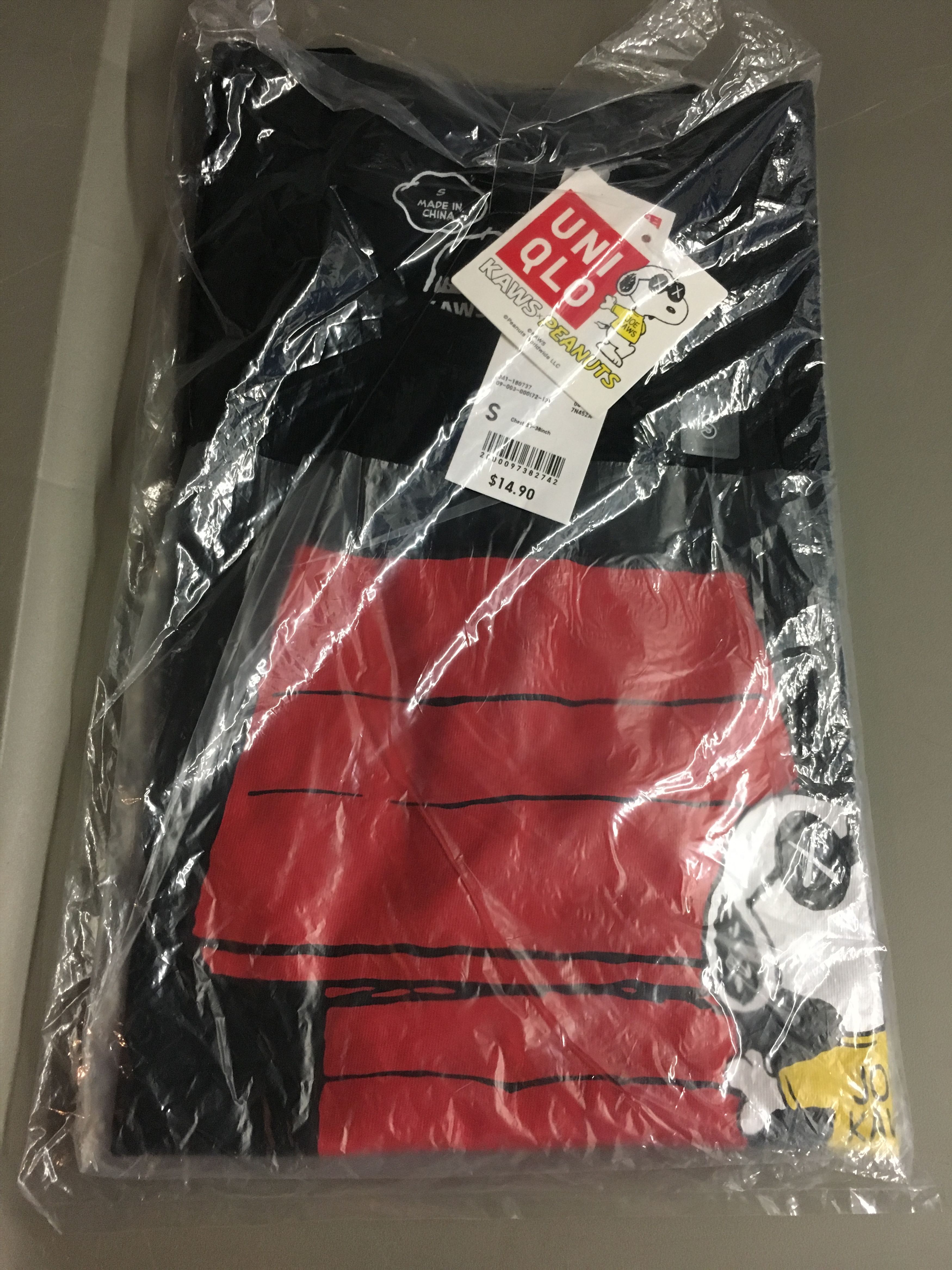 Kaws × Peanuts × Uniqlo Uniqlo X Kaws X Snoopy Size Small Joe Kaws Black Size US S / EU 44-46 / 1 - 1 Preview