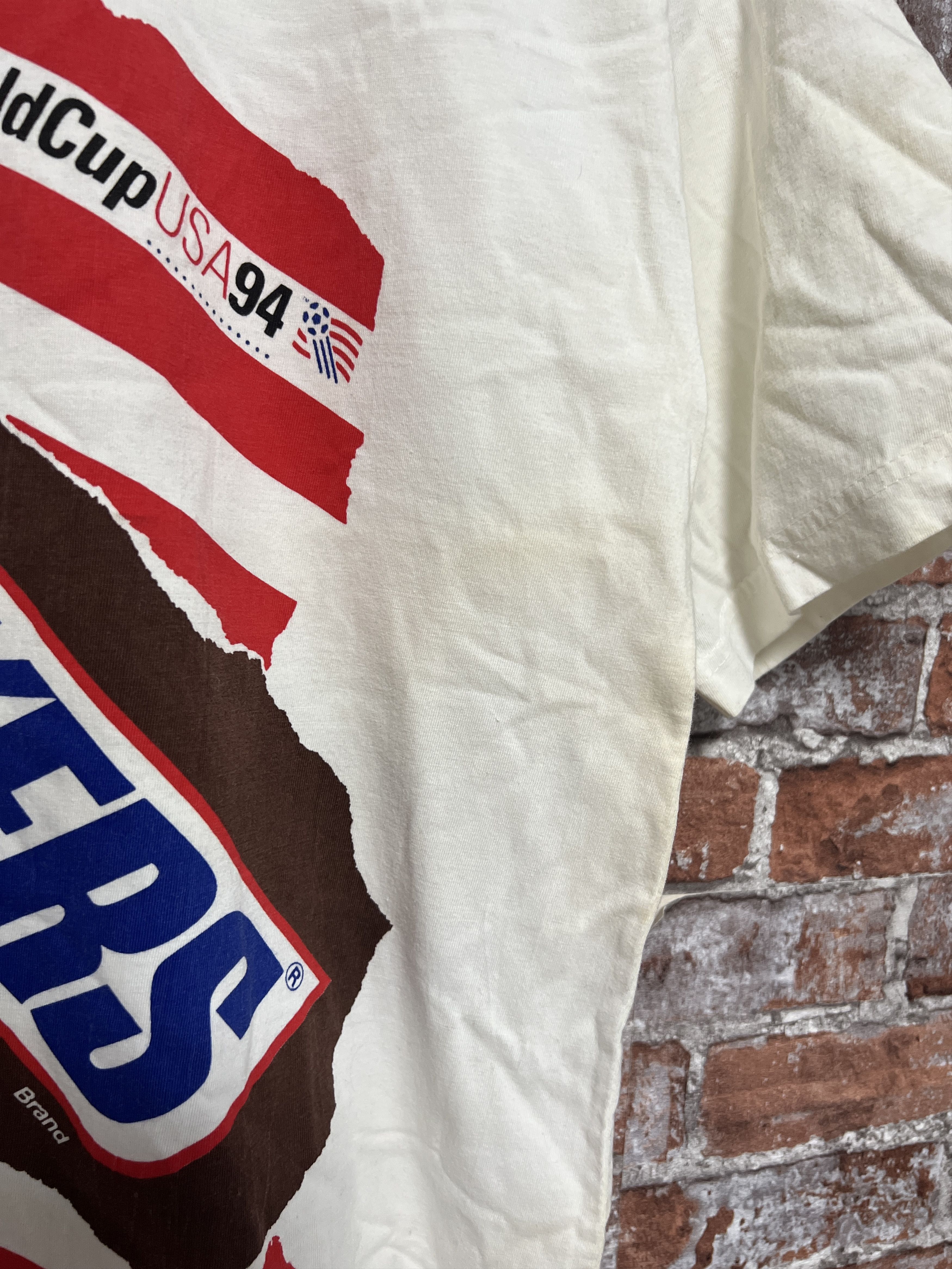 Vintage Vintage 1994 World Cup Fifa USA Football Snickers T-shirt Size US L / EU 52-54 / 3 - 7 Thumbnail