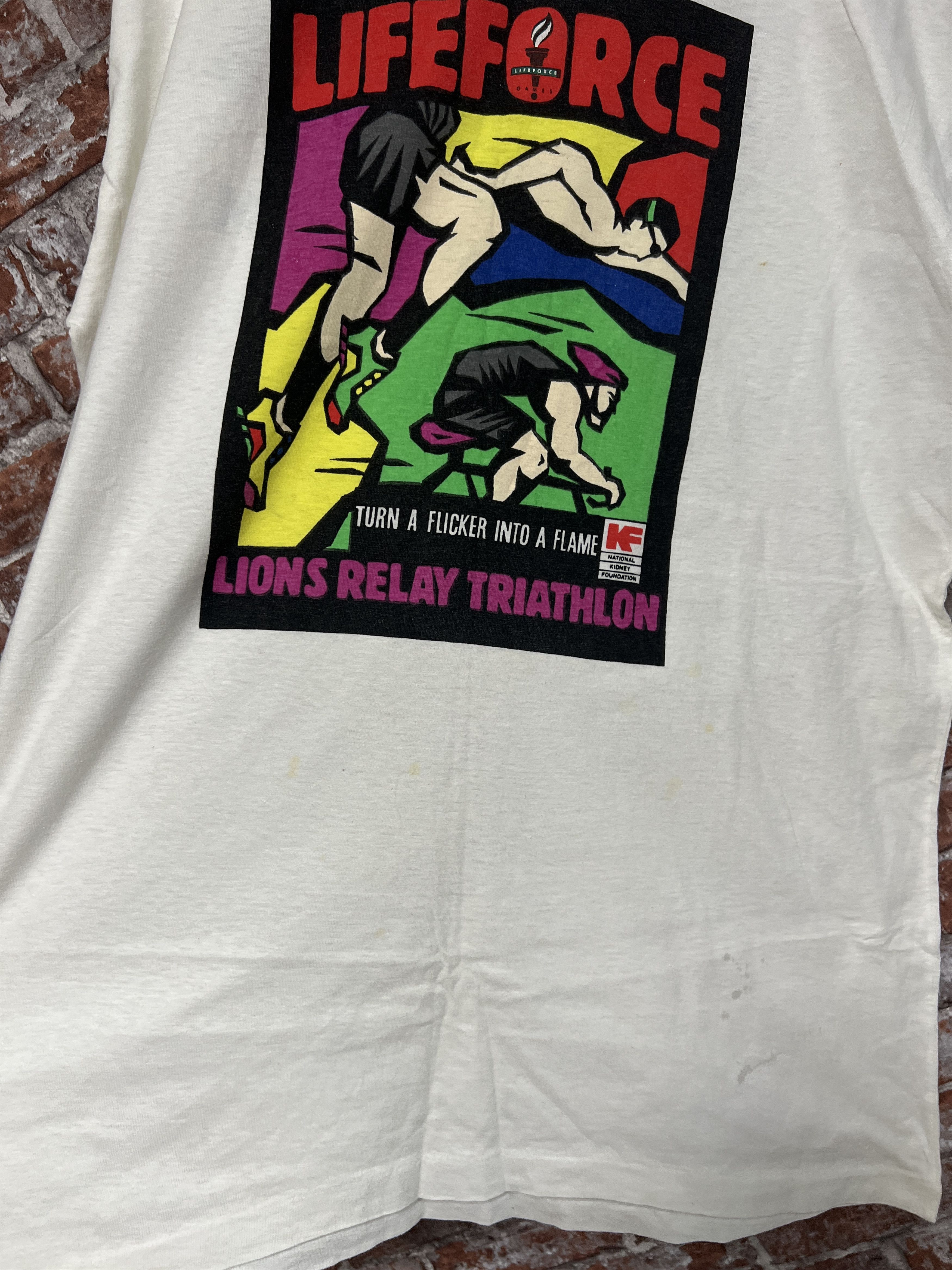 Vintage Vintage 90s Lifeforce Lions Relay Triathlon T-shirt Size US M / EU 48-50 / 2 - 15 Thumbnail