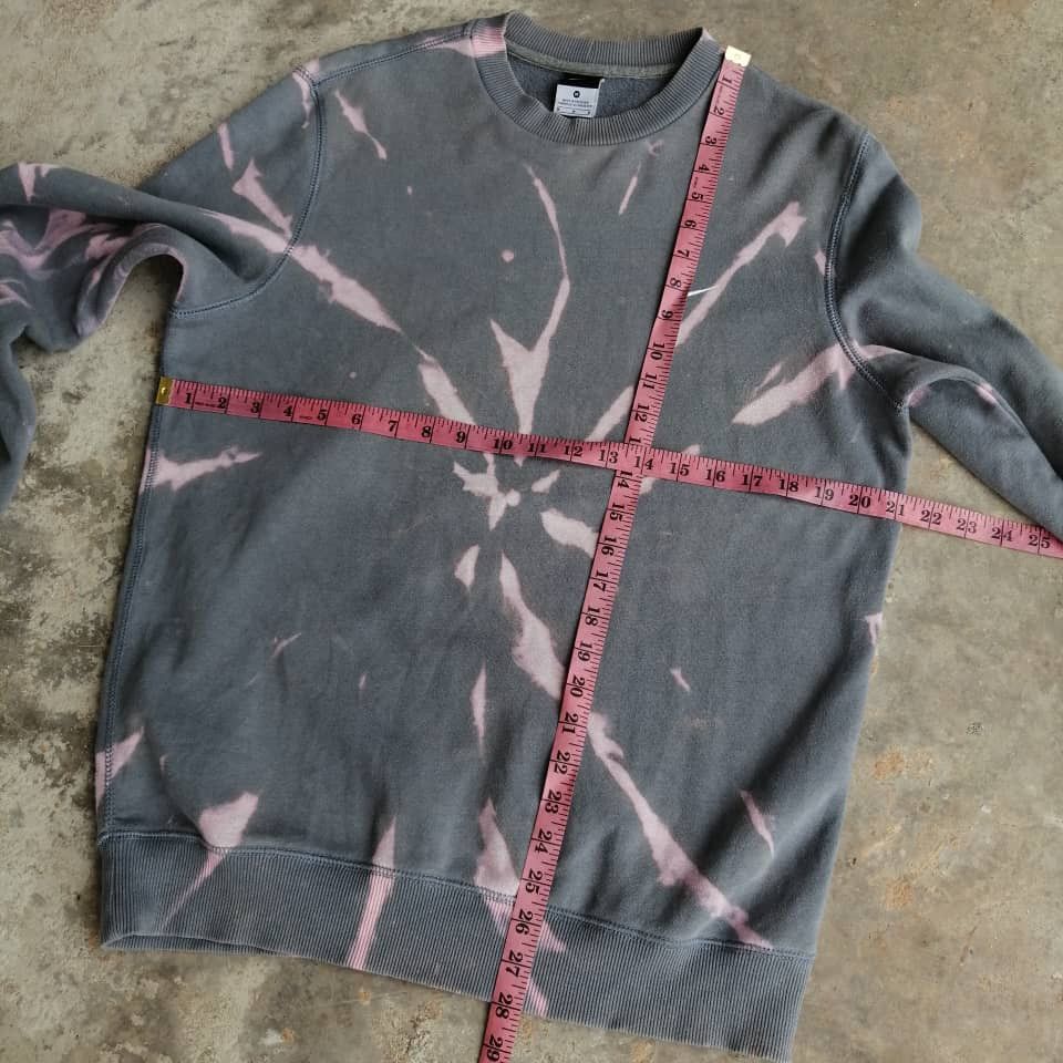 Nike Vintage Nike Custom Hand Bleached Tie Dye Sweatshirt Size US M / EU 48-50 / 2 - 7 Thumbnail