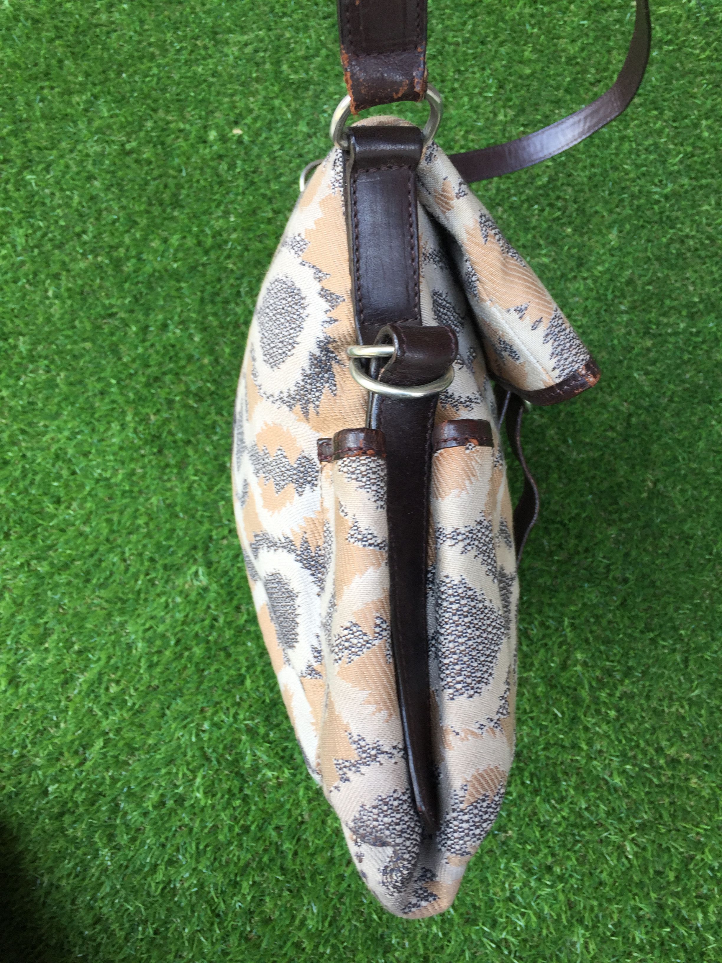 Vivienne Westwood Authentic Vivienne Westwood Shoulder Bag Size ONE SIZE - 12 Thumbnail