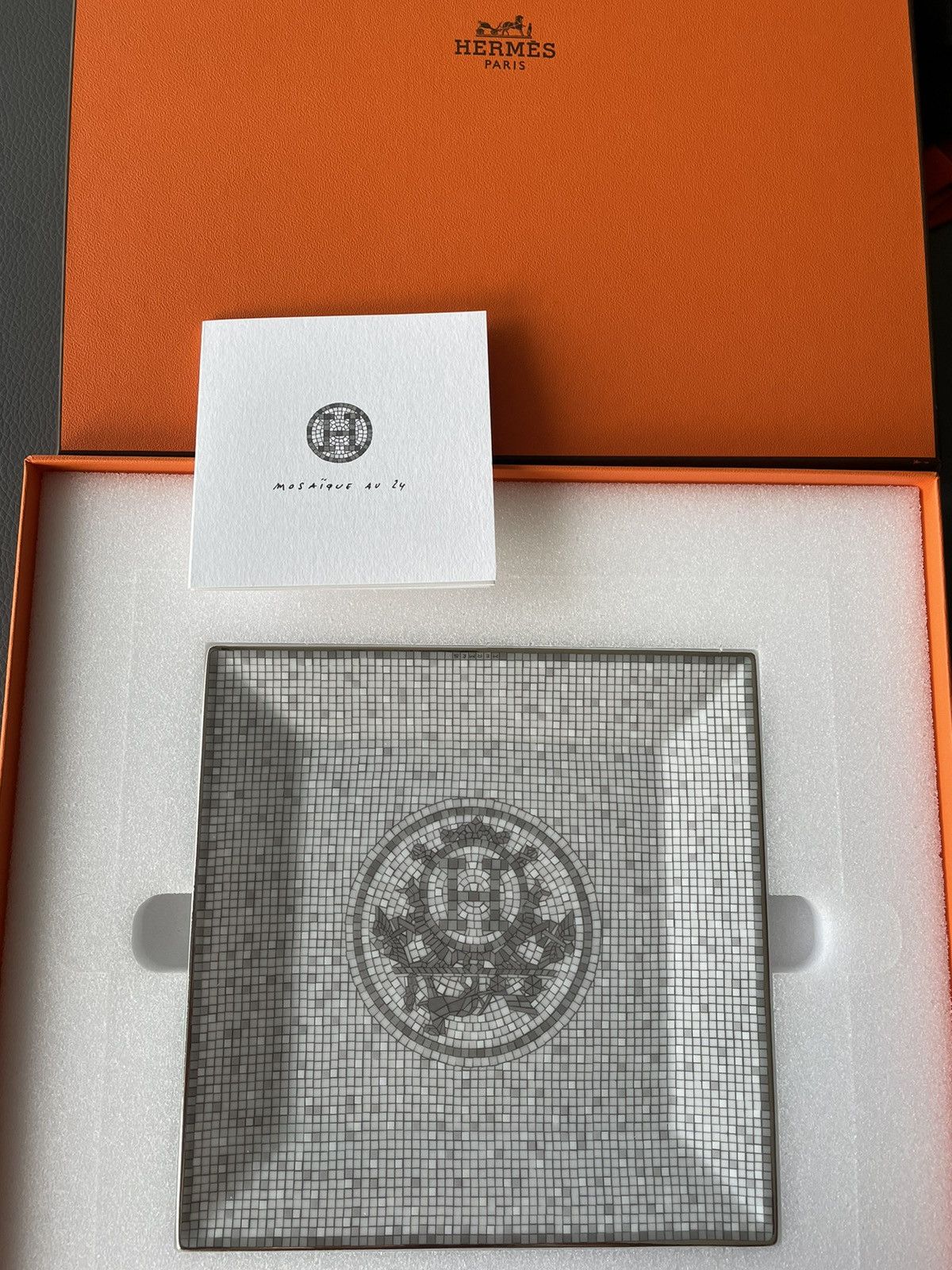 Hermes Limited Edition Super Rare Brand New Mosaique H Logo Plate Size ONE SIZE - 17 Thumbnail