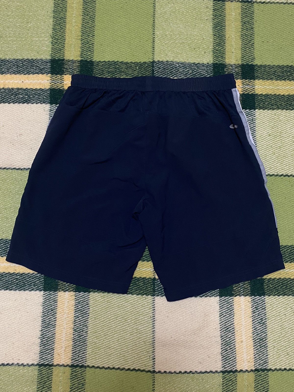Adidas Vintage Adidas shorts streetwear y2k casual style size M Size US 32 / EU 48 - 3 Thumbnail