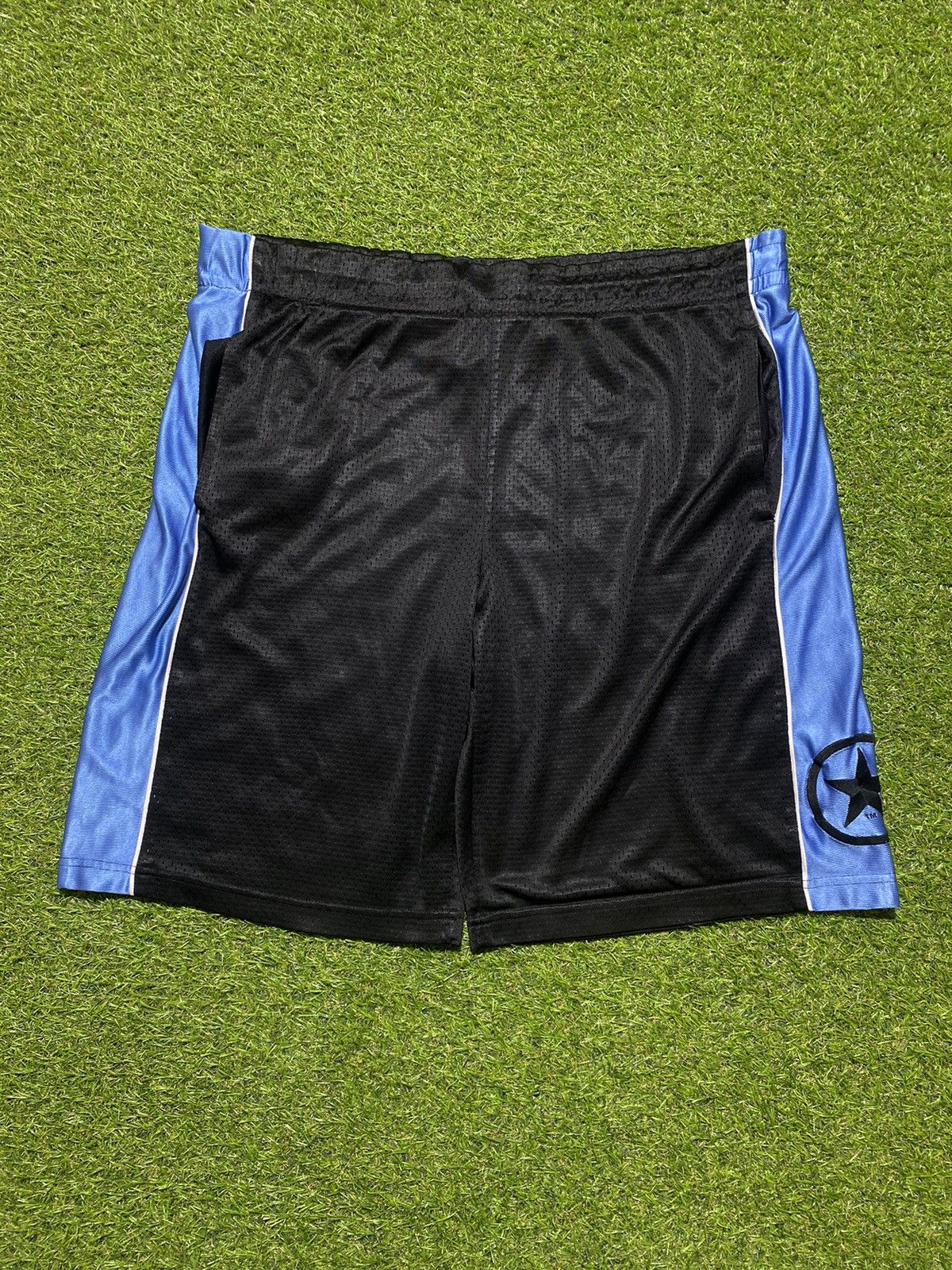 Converse Vintage 90s Converse shorts streetwear casual style size M Size US 32 / EU 48 - 1 Thumbnail