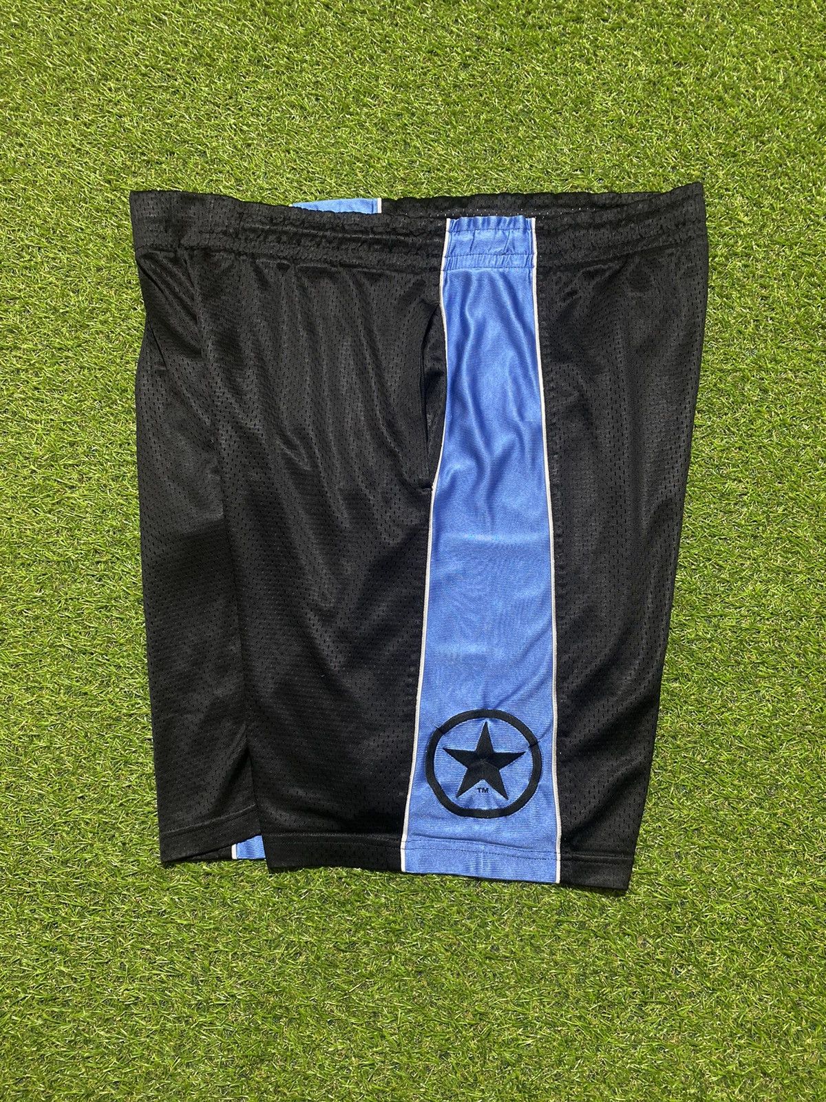Converse Vintage 90s Converse shorts streetwear casual style size M Size US 32 / EU 48 - 2 Thumbnail