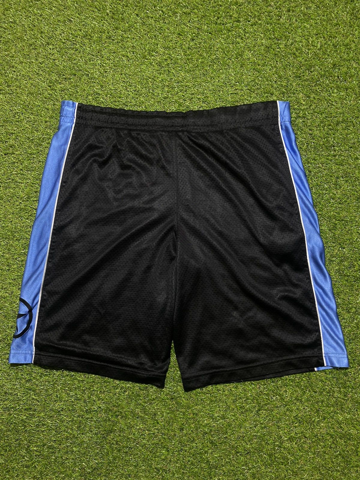 Converse Vintage 90s Converse shorts streetwear casual style size M Size US 32 / EU 48 - 3 Thumbnail