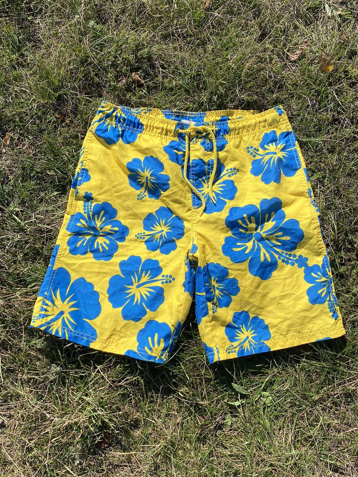Vintage Vintage 90s art shorts streetwear Hawaiian style size S Size US 30 / EU 46 - 1 Thumbnail