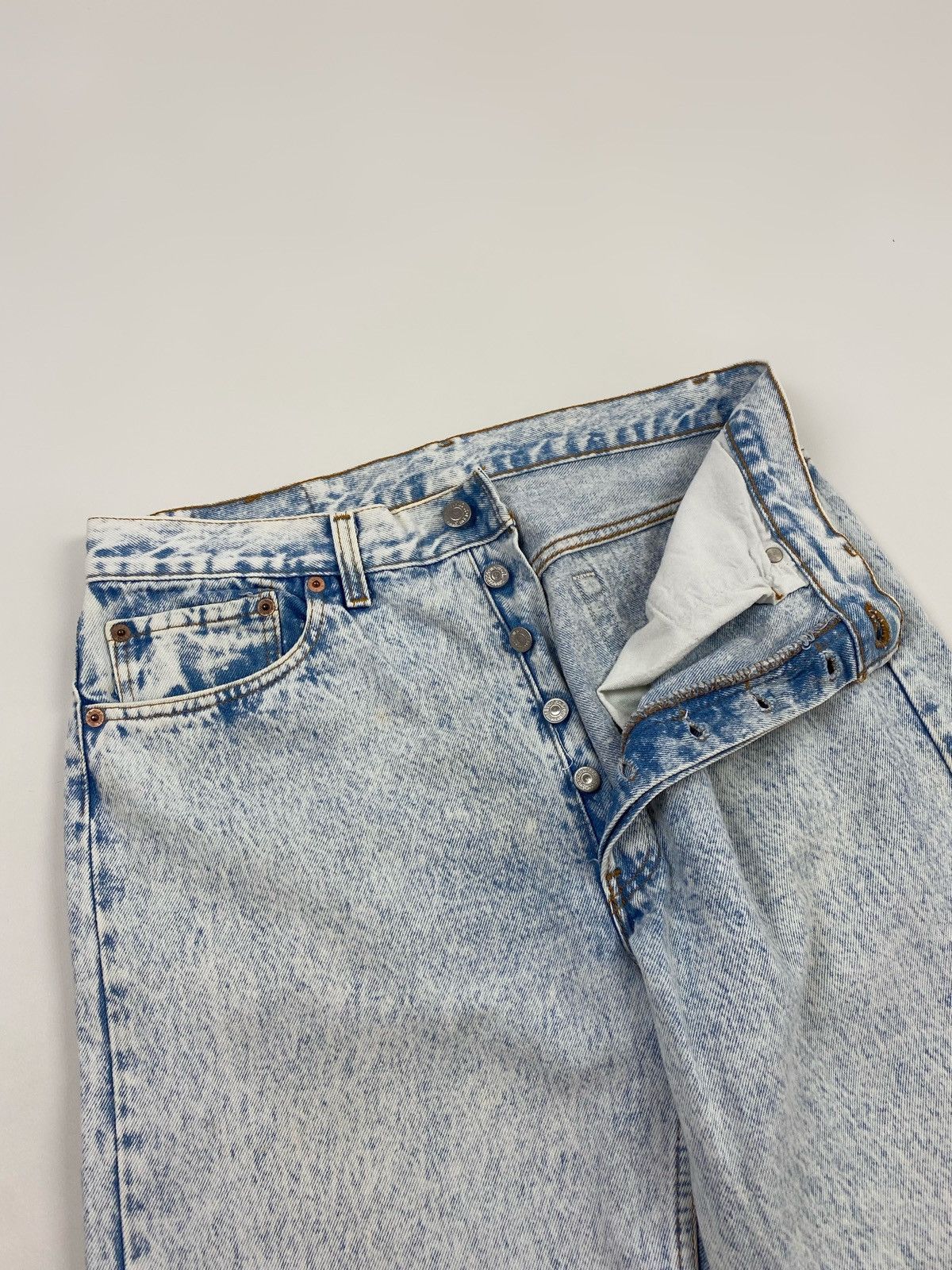Levi's 1990’s Vintage Levi’s Washed Denim Jeans Made in USA Size US 31 - 6 Thumbnail