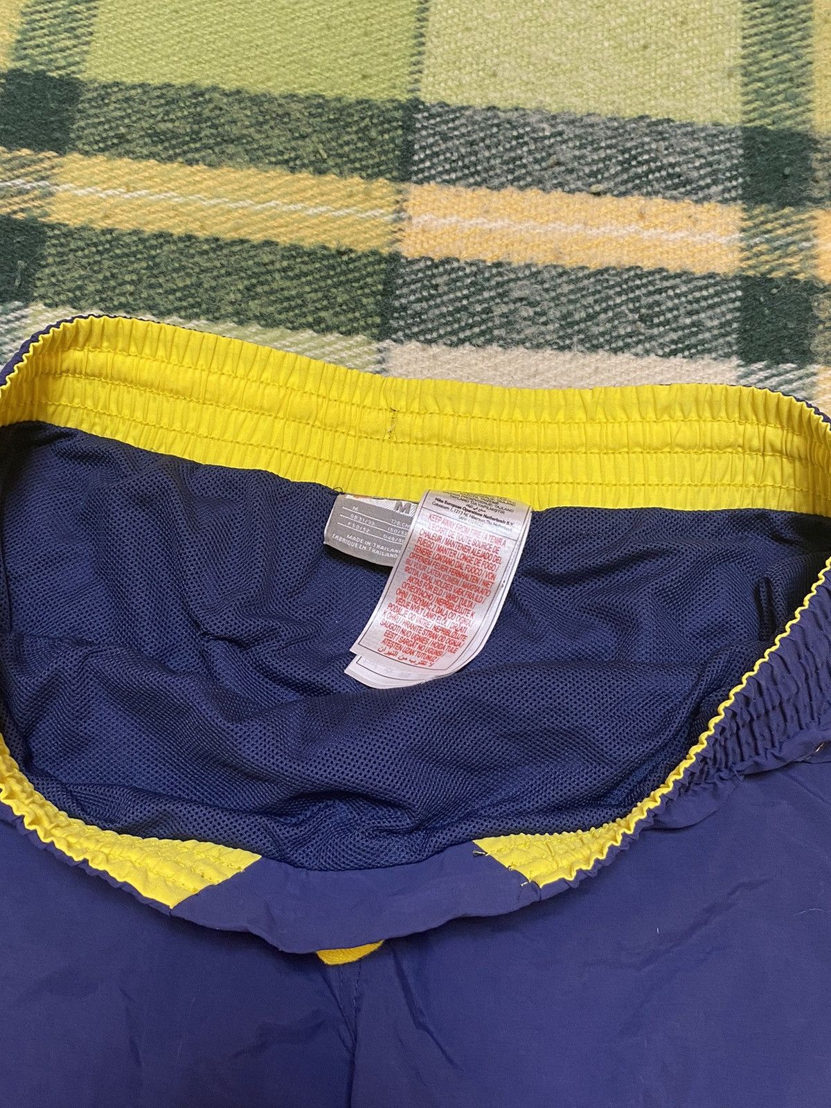 Nike Vintage Nike shorts streetwear swoosh casual y2k size M Size US 32 / EU 48 - 4 Thumbnail
