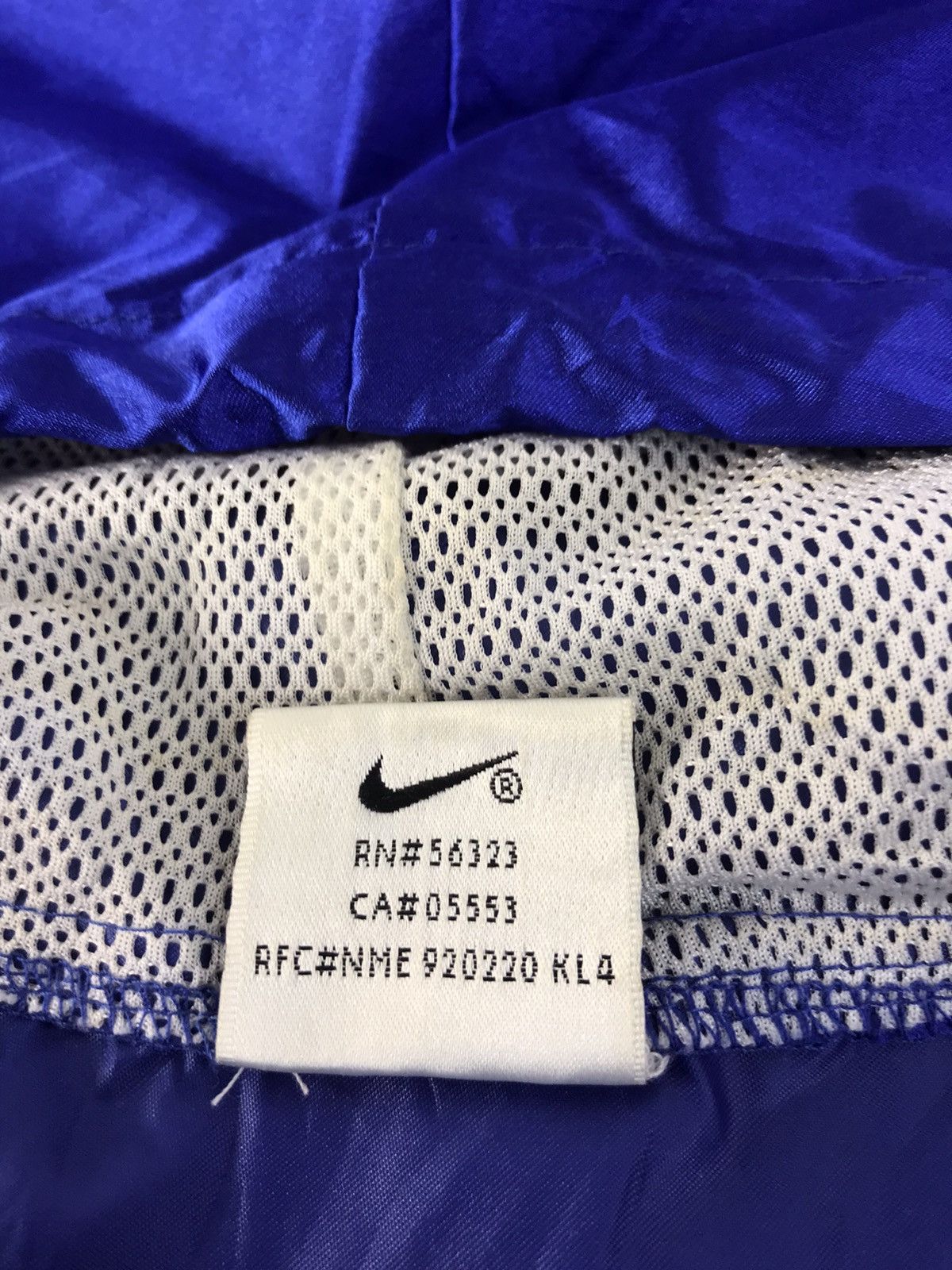 Nike Nike Swoosh Nylon Inner Windbreaker Hoodies Jacket Size US L / EU 52-54 / 3 - 8 Thumbnail