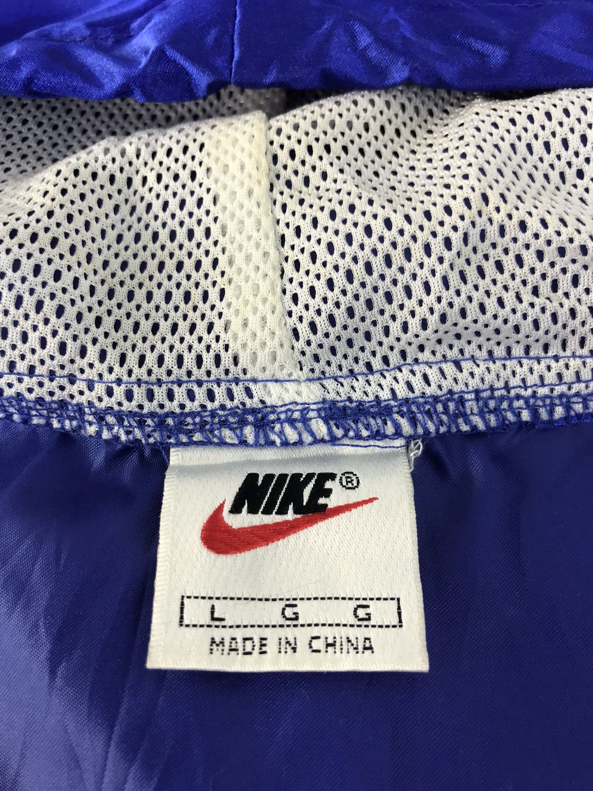 Nike Nike Swoosh Nylon Inner Windbreaker Hoodies Jacket Size US L / EU 52-54 / 3 - 7 Thumbnail