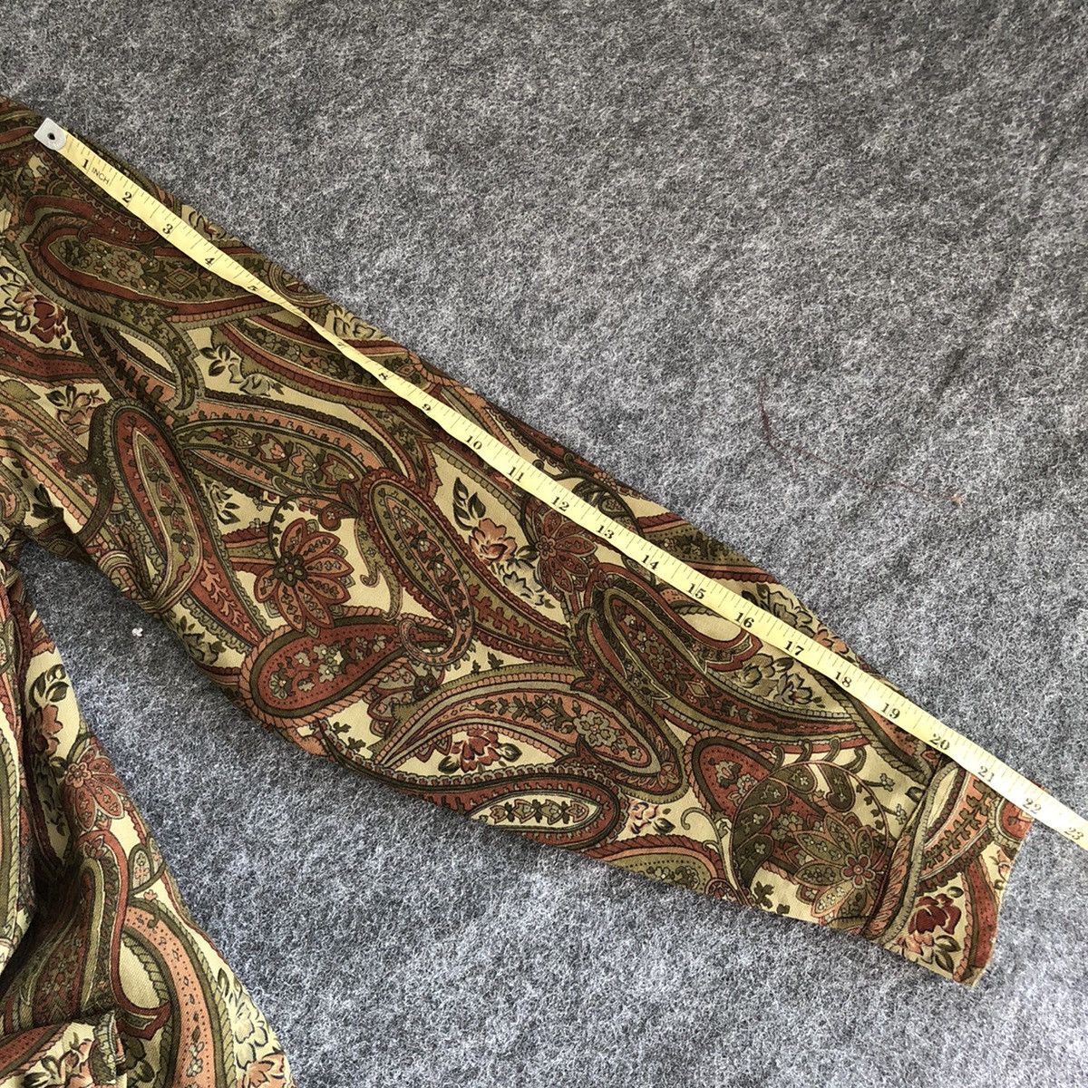 Balenciaga Vintage Rare Balenciaga Paris Sports Paisley Button Shirt Size US M / EU 48-50 / 2 - 13 Thumbnail