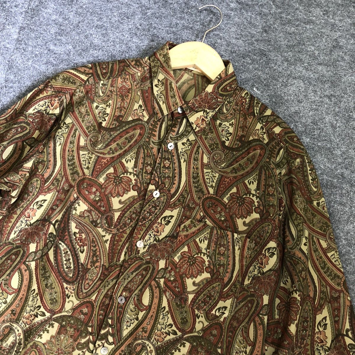 Balenciaga Vintage Rare Balenciaga Paris Sports Paisley Button Shirt Size US M / EU 48-50 / 2 - 1 Thumbnail