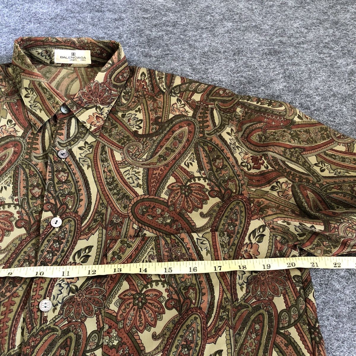 Balenciaga Vintage Rare Balenciaga Paris Sports Paisley Button Shirt Size US M / EU 48-50 / 2 - 10 Thumbnail
