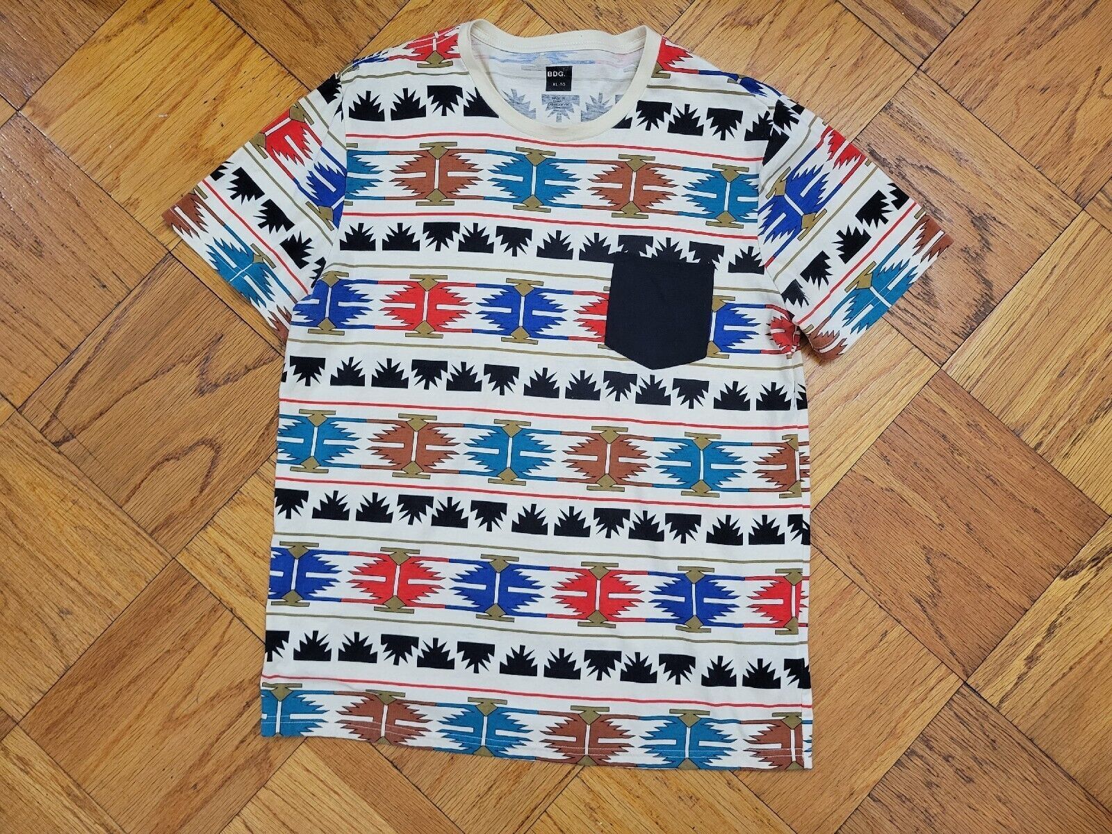 Bdg BDG aztec print t-shirt Size US XL / EU 56 / 4 - 1 Thumbnail