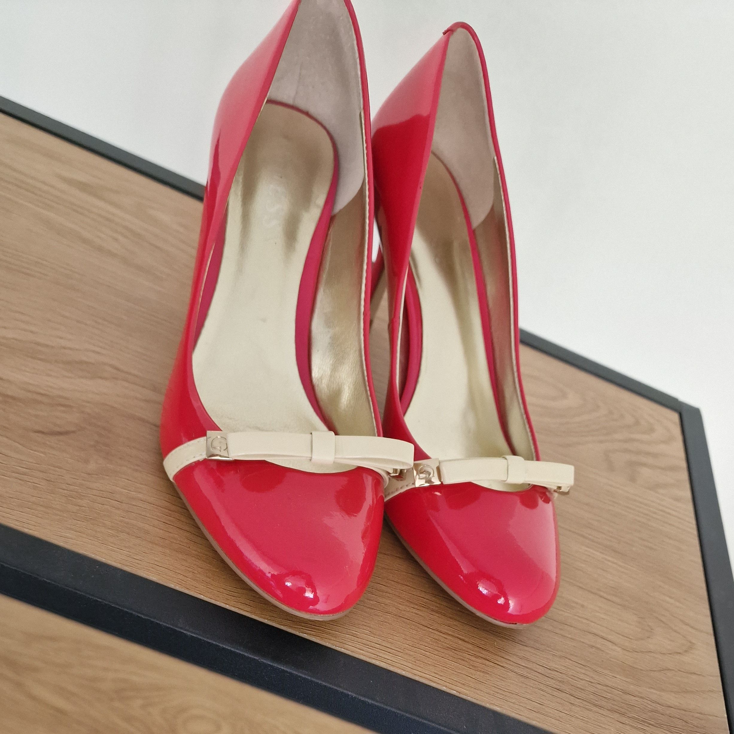 Guess GUESS pink fuchsia patent leather stiletto heels 38 7,5 Size US 8 / IT 38 - 1 Thumbnail