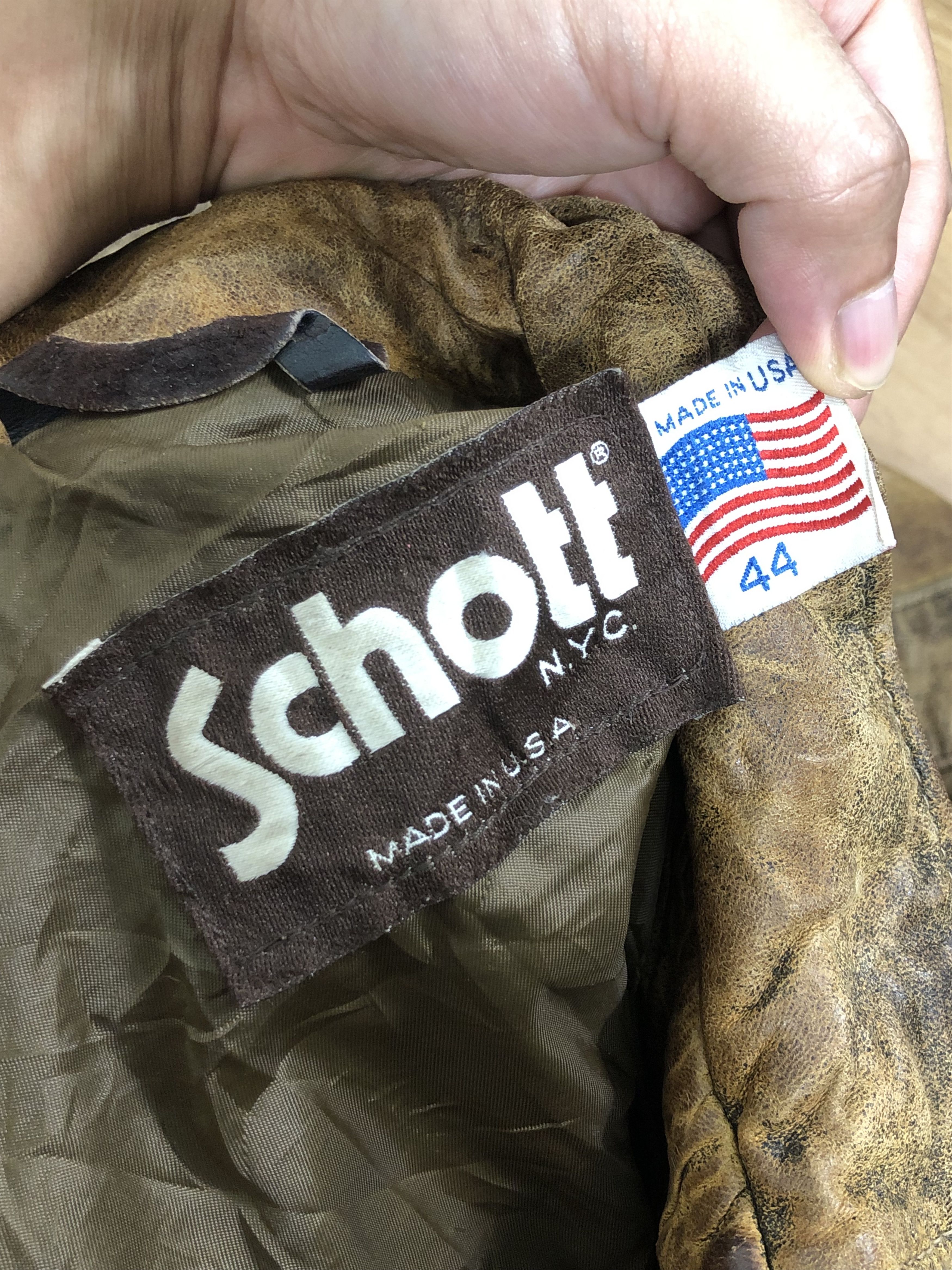 Schott VINTAGE 90’S SCHOTT FLIGHT LEATHER JACKET IN SIZE 44 Size US L / EU 52-54 / 3 - 14 Thumbnail