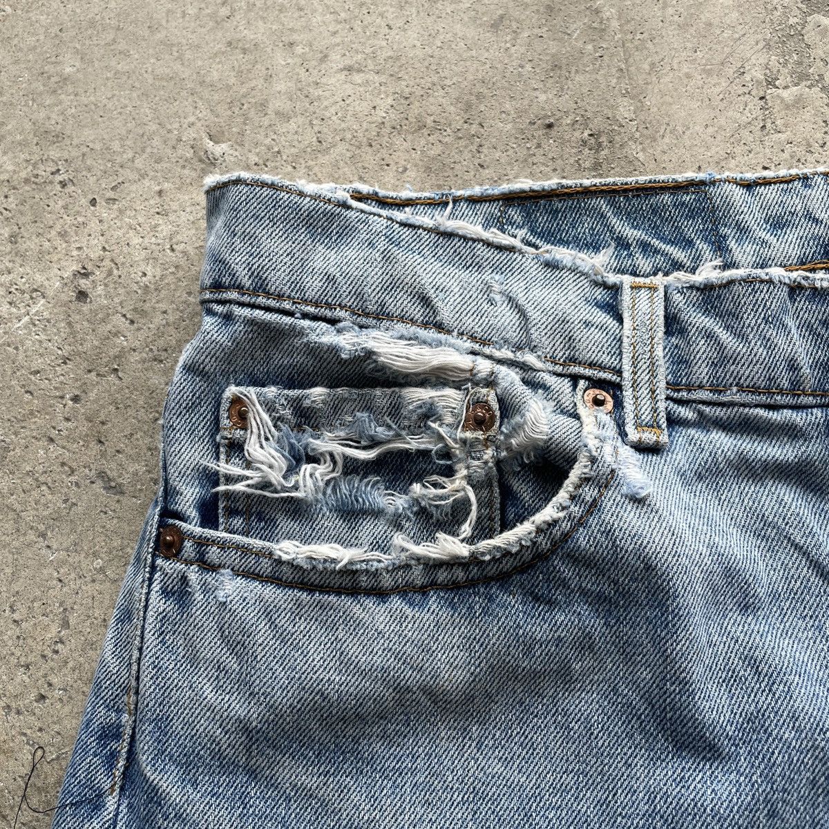 Levi's Vintage Levis 505 Made In USA Faded Denim Jeans Pants W33 Size US 33 - 8 Thumbnail
