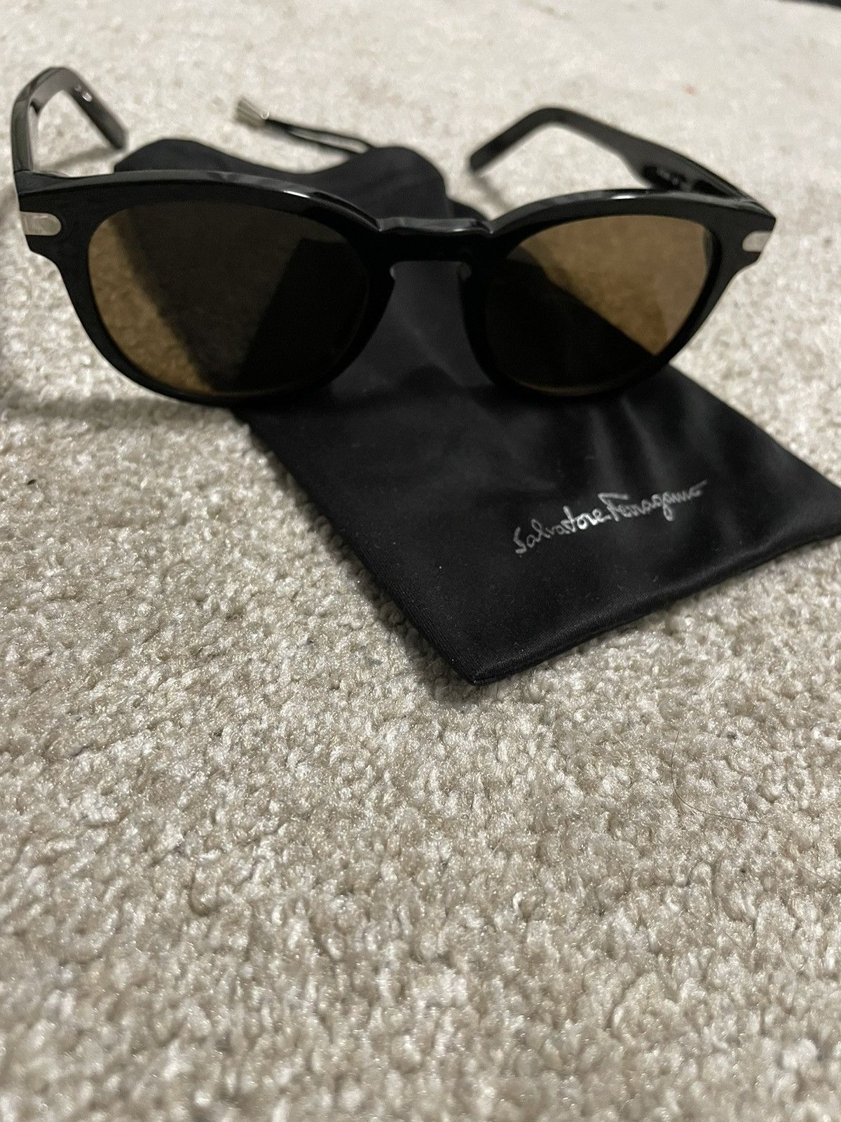 Salvatore Ferragamo SALVATORE FERRAGAMO Black Round Sunglasses Size ONE SIZE - 1 Thumbnail