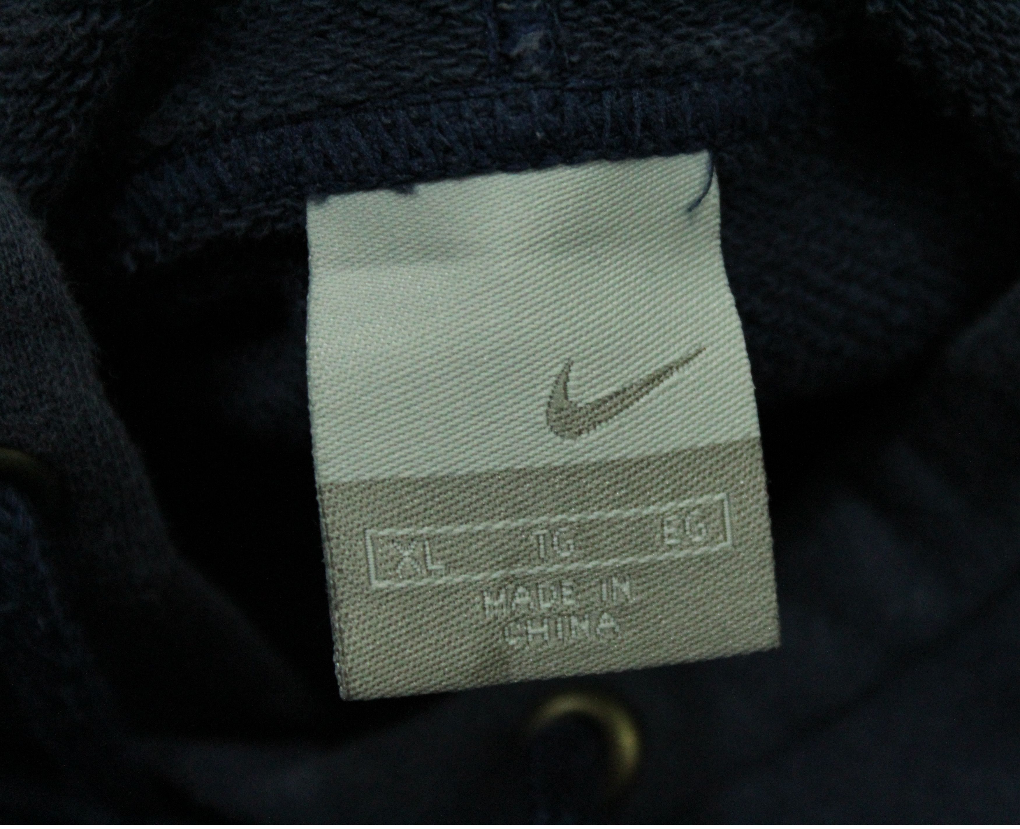 Japanese Brand × Nike × Vintage Vintage 00s NIKE Hoodie Small Logo Embroidered Nike Swoosh Size US L / EU 52-54 / 3 - 5 Thumbnail