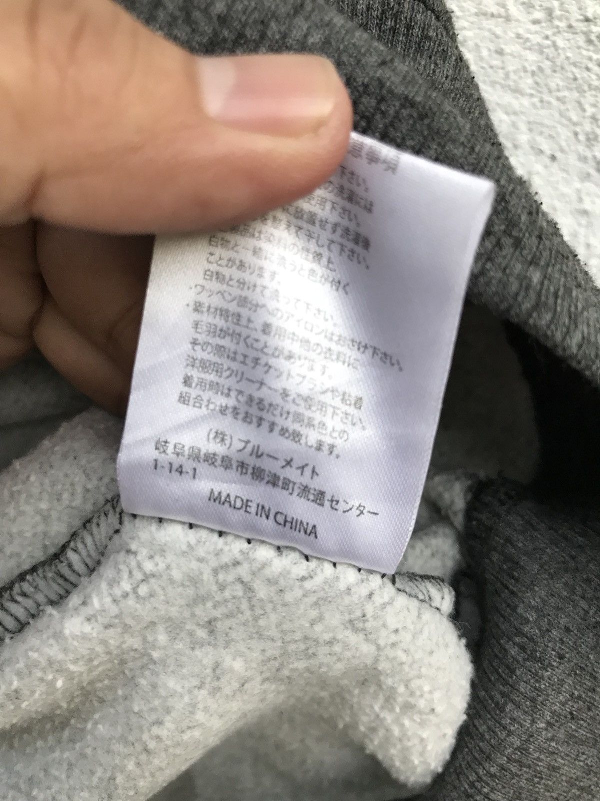 Valentino Vintage Claudio Valentino Crewneck Button Neck Sweatshirt Size US L / EU 52-54 / 3 - 6 Thumbnail