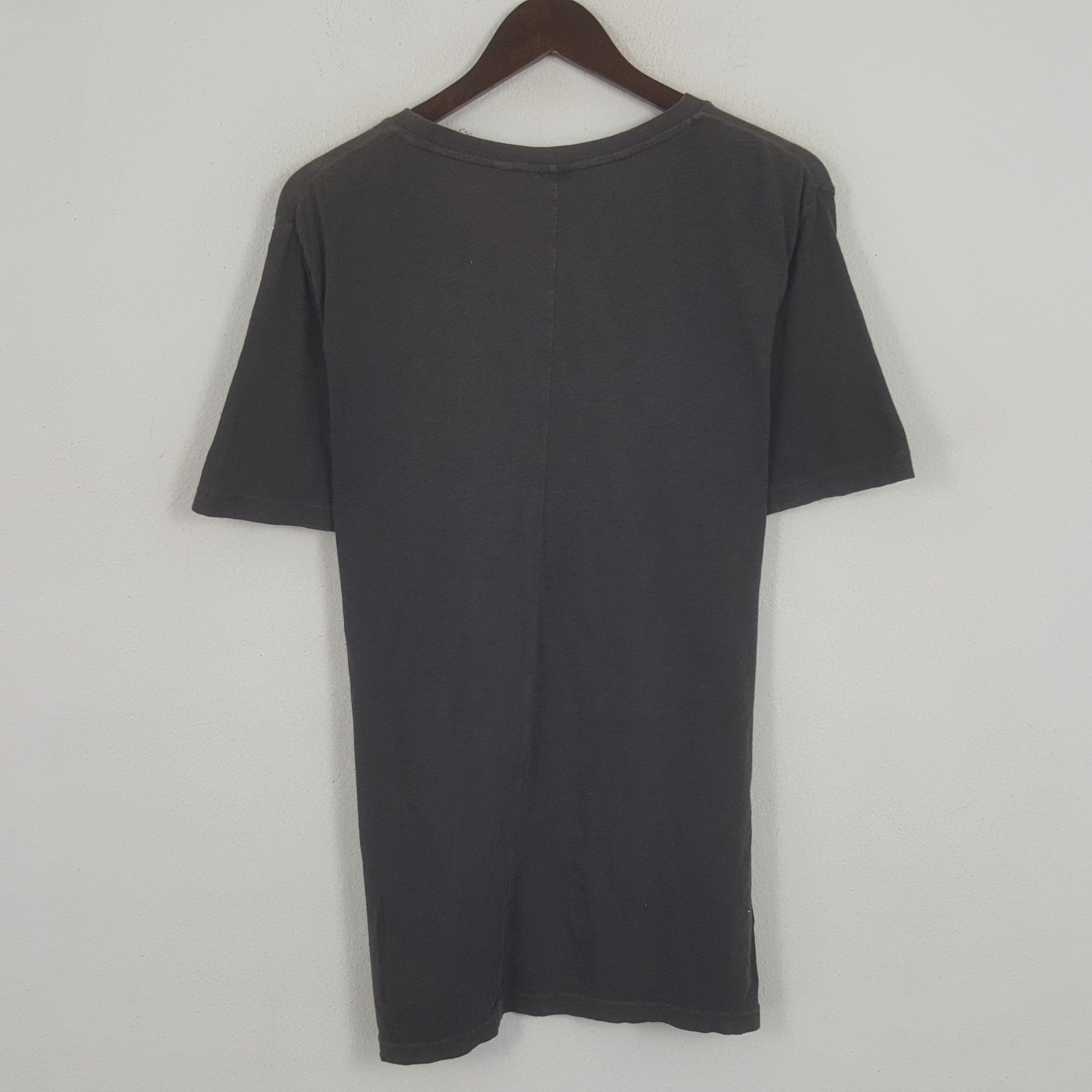 Undercover × Vintage Vintage Uniqlo x Undercover Tshirt Size US L / EU 52-54 / 3 - 3 Thumbnail