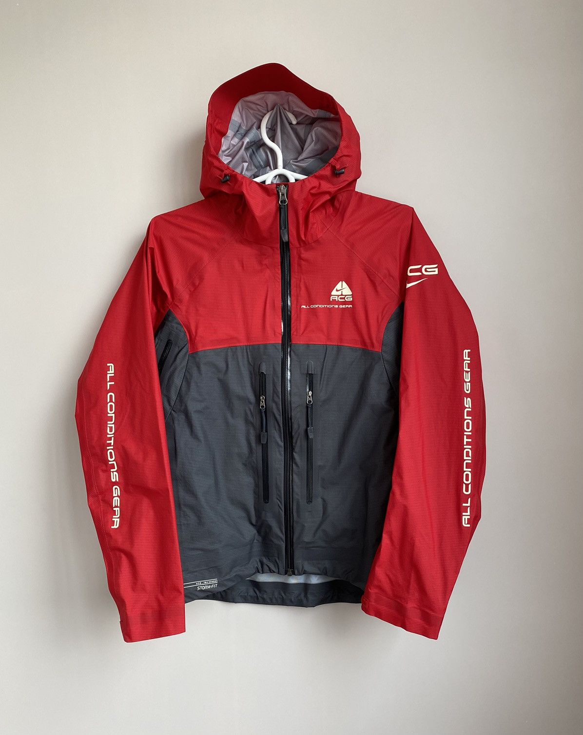 image of Nike Acg Gore Tex Windbreaker in Red, Women's (Size Small)