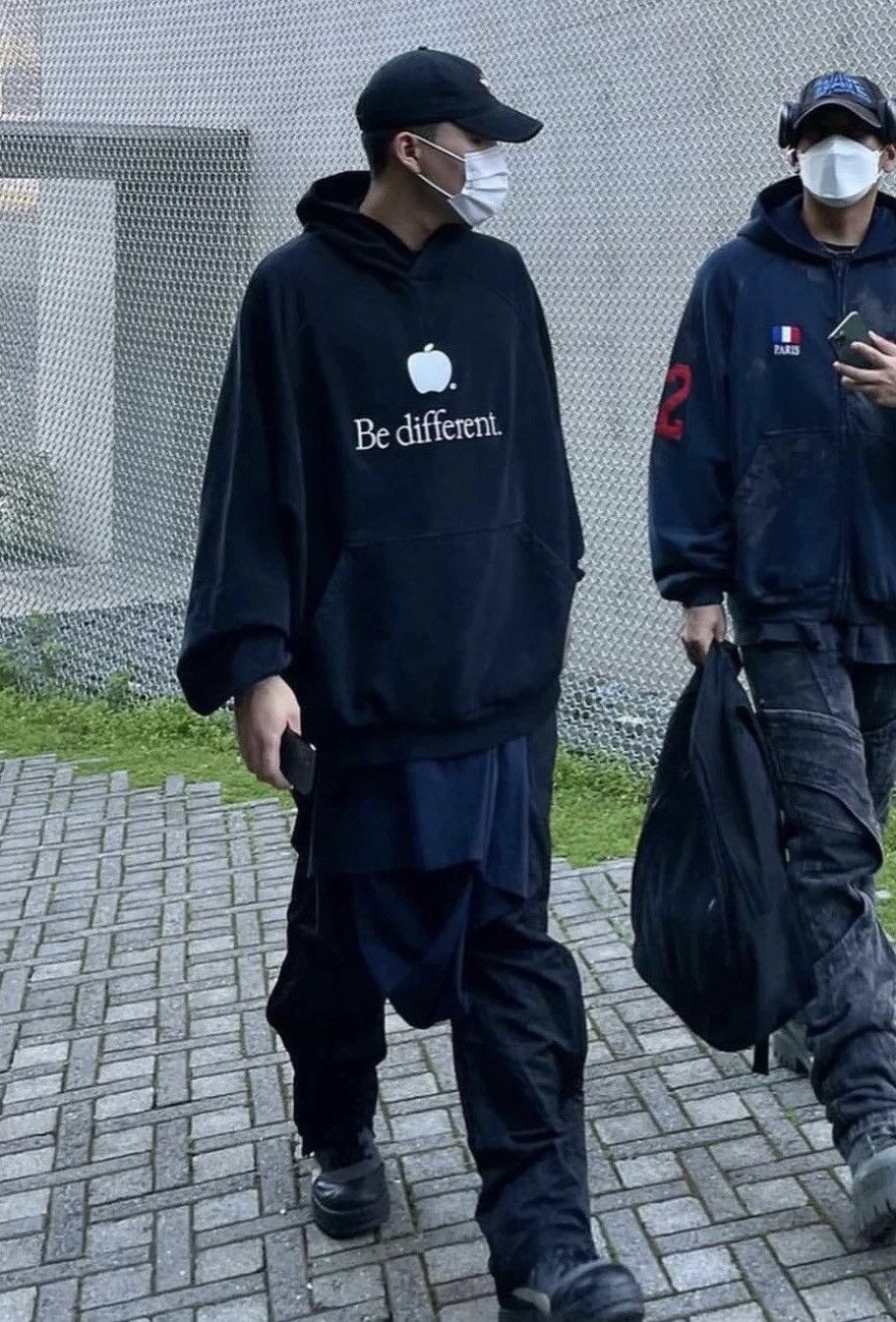 Balenciaga UNRELEASED Runway Be Different Apple 2-piece Hoodie Size US S / EU 44-46 / 1 - 3 Thumbnail